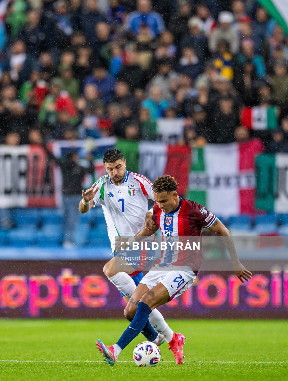 Riccardo Orsolini of Italy and Antonio Nusa of Norway