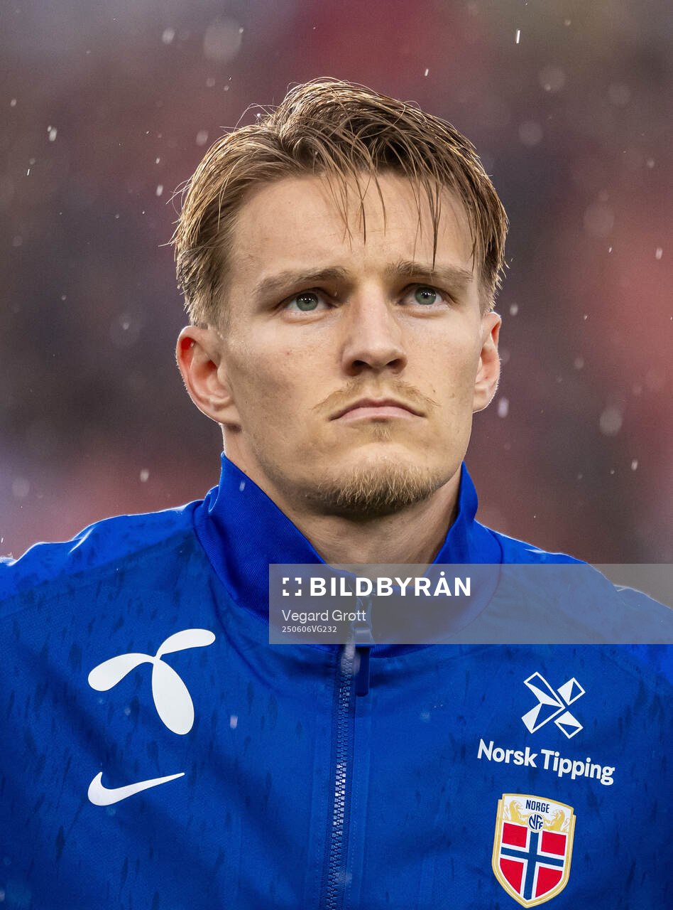 Martin Ødegaard of Norway line up