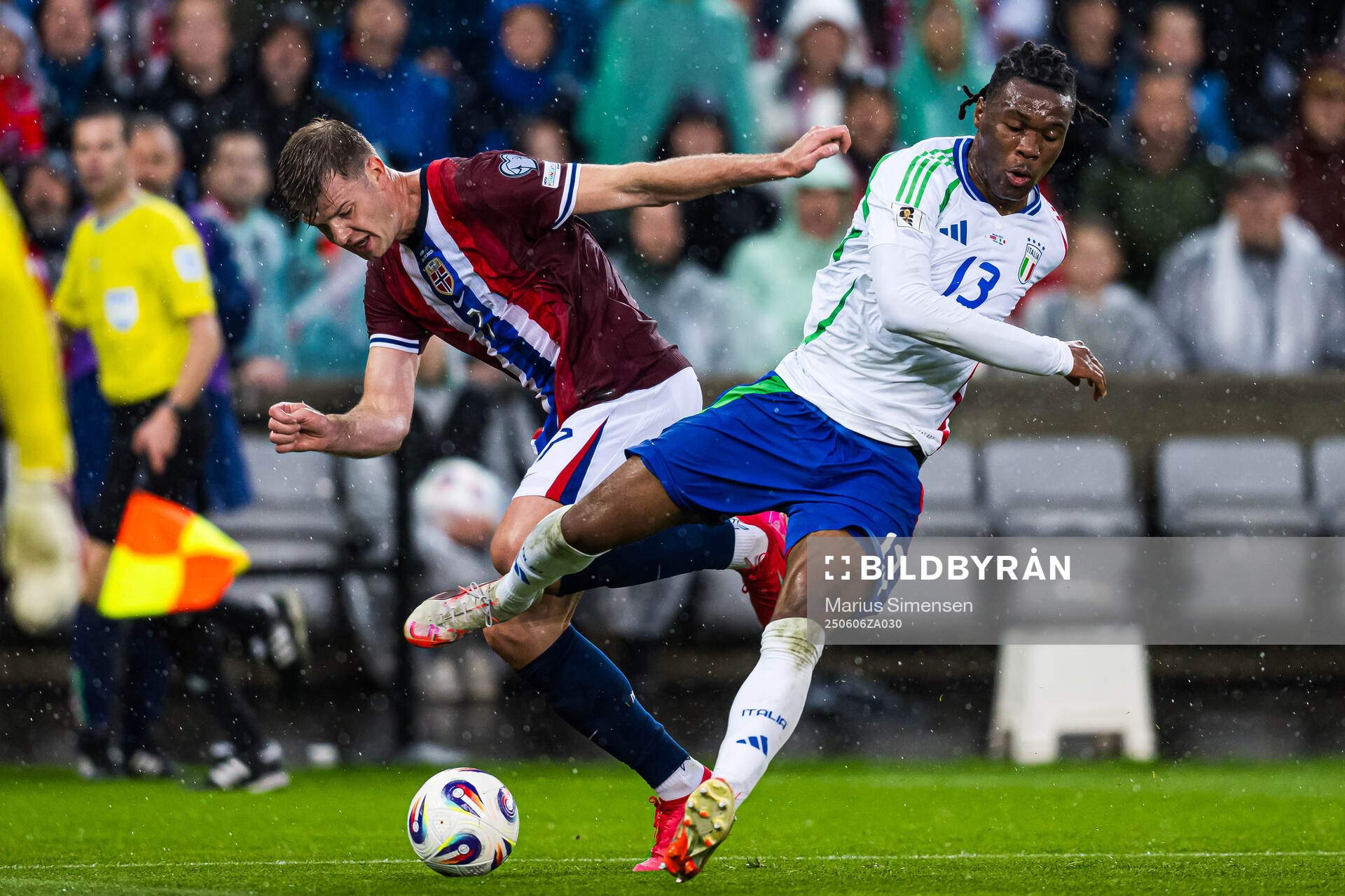 Alexander Sørloth of Norway and Destiny Udogie of Italy