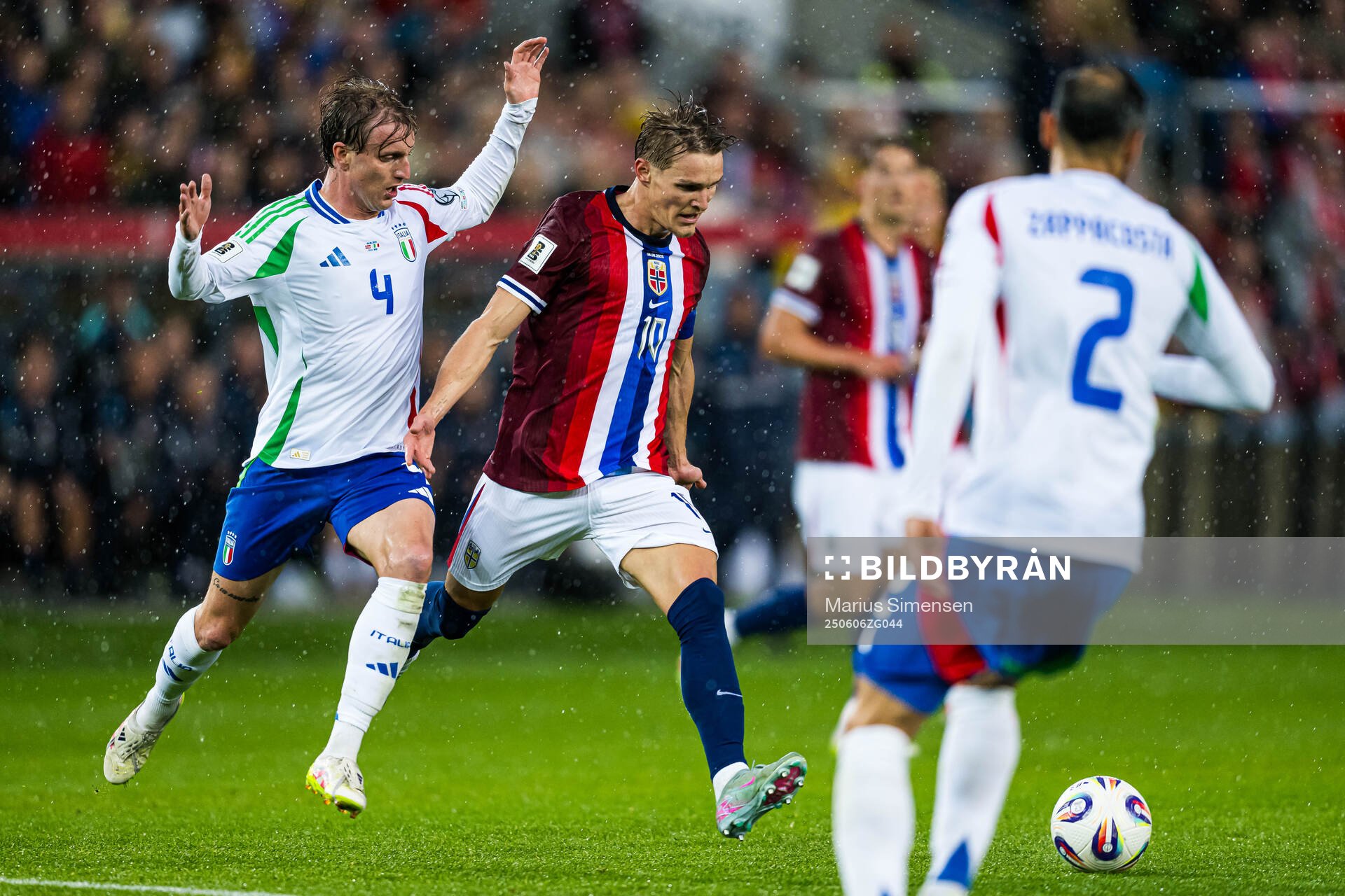 Nicolo Rovella of Italy and Martin Ødegaard of Norway