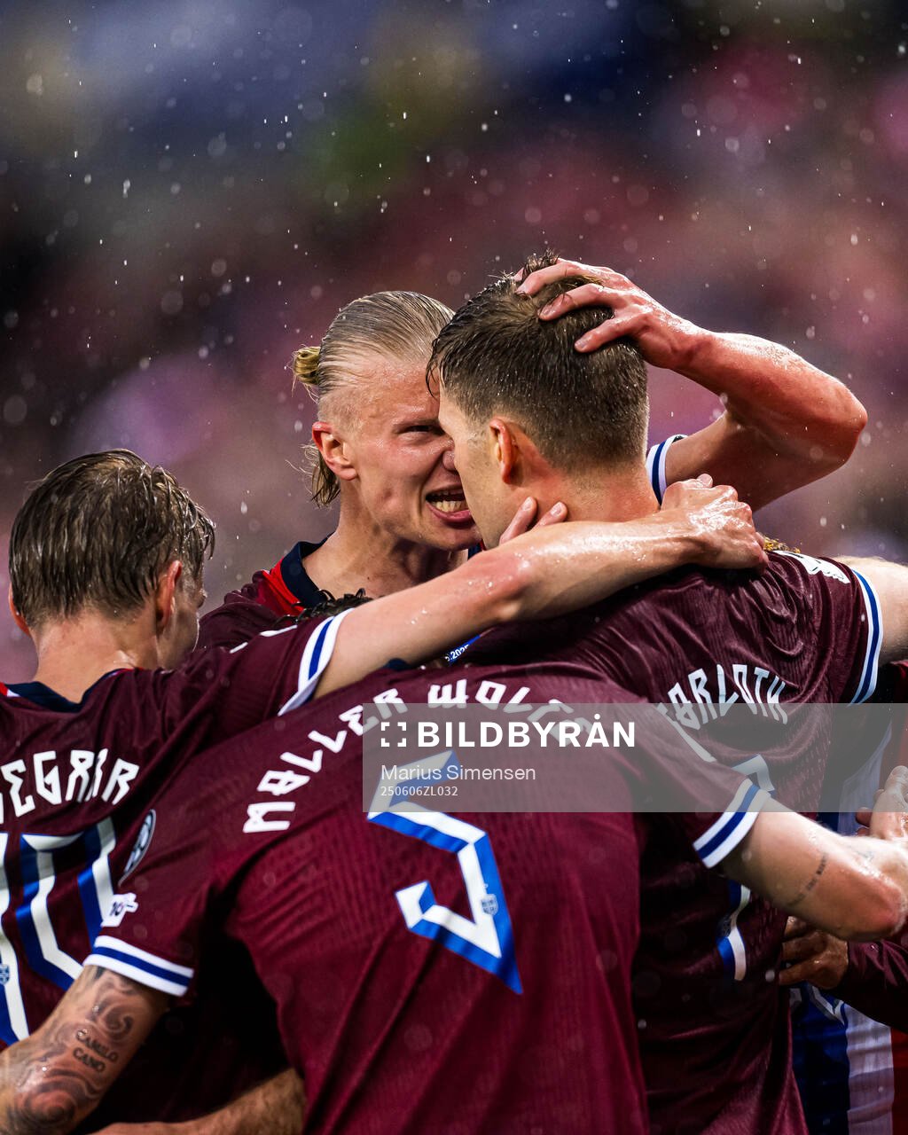 Alexander Sørloth of Norway celebrates with Erling Braut