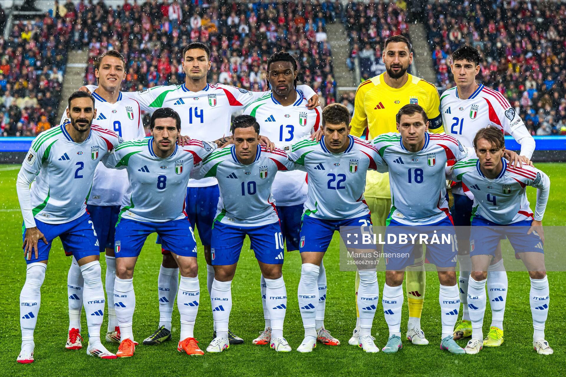 The starting eleven of Italy, from the top left; Mateo