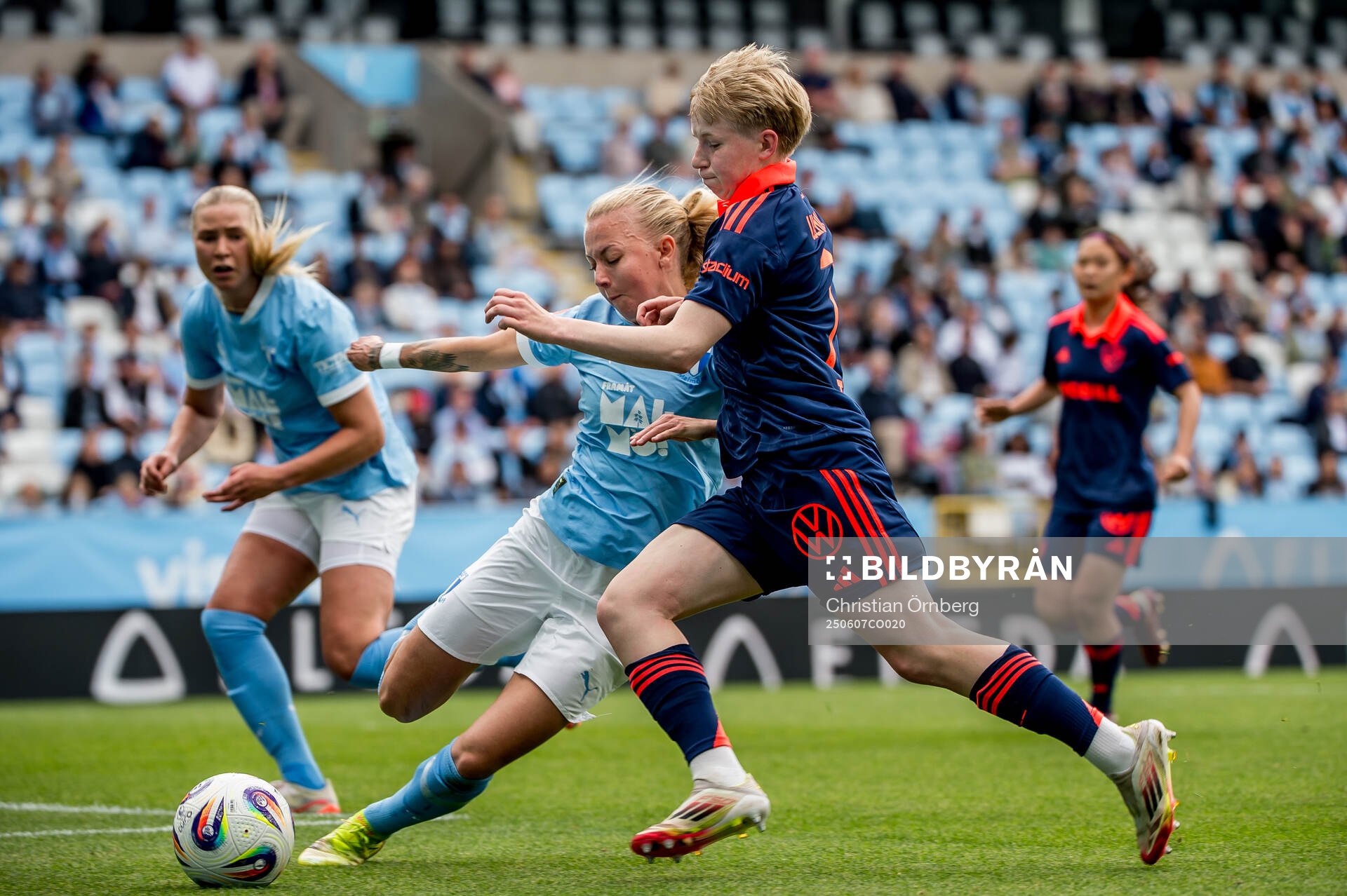 Malmö FFs Nathalie Hoff Persson och Djurgårdens Olivia