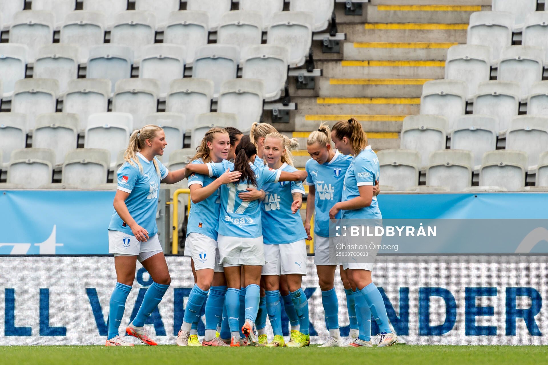 Malmö FFs speller jublar med Isabella D'Aquila