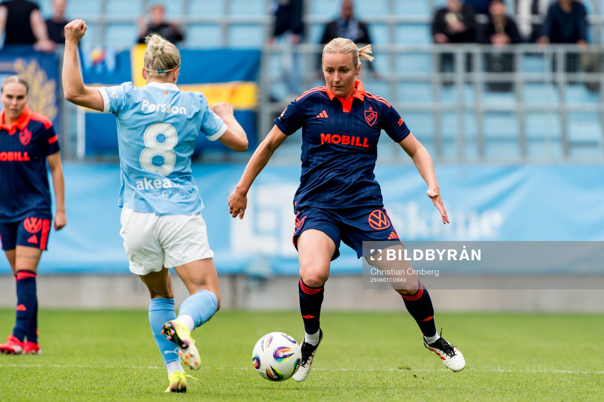 Malmö FFs Mia Persson och Djurgårdens Alexandra Jonasson