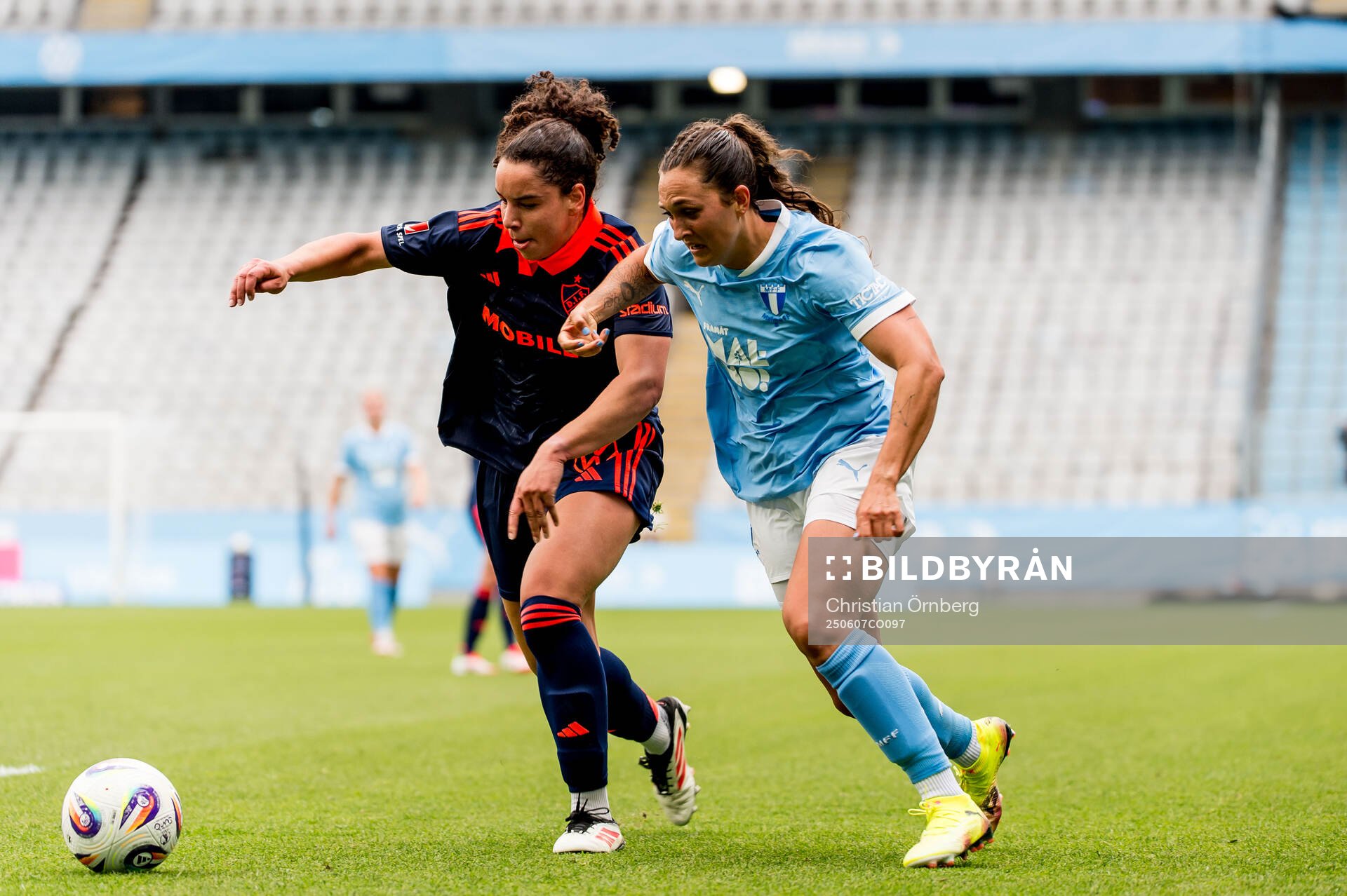 Djurgårdens Annika Svensson och Malmö FFs Isabella