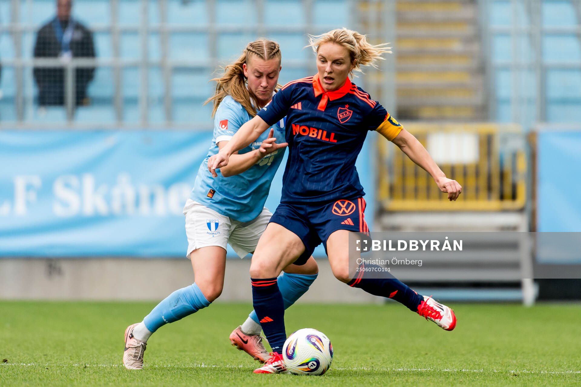 Malmö FFs Agnes Mårtensson och Djurgårdens Mimmi Larsson