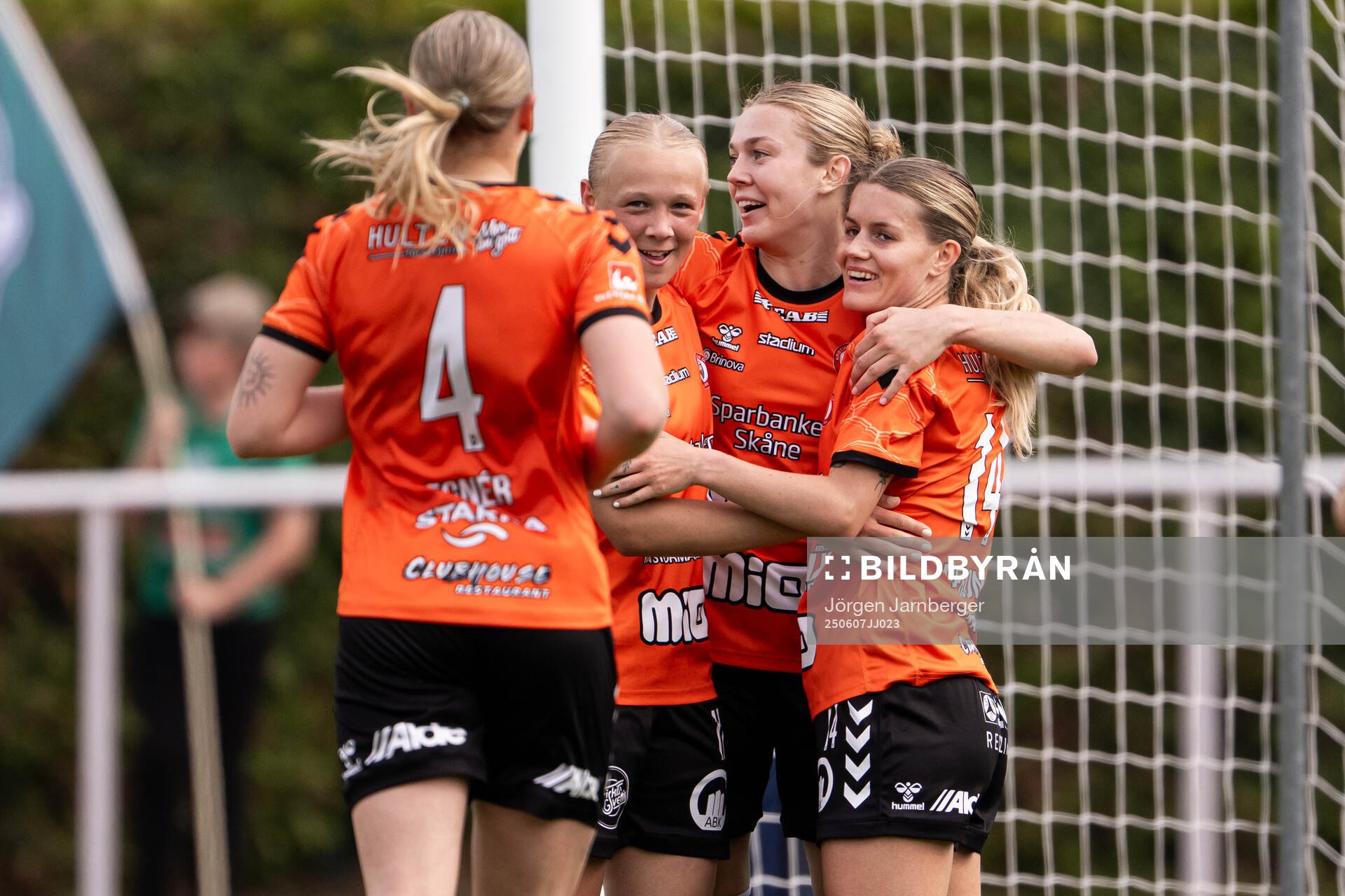 Kristianstads Tilda Persson jublar med lagkamrater