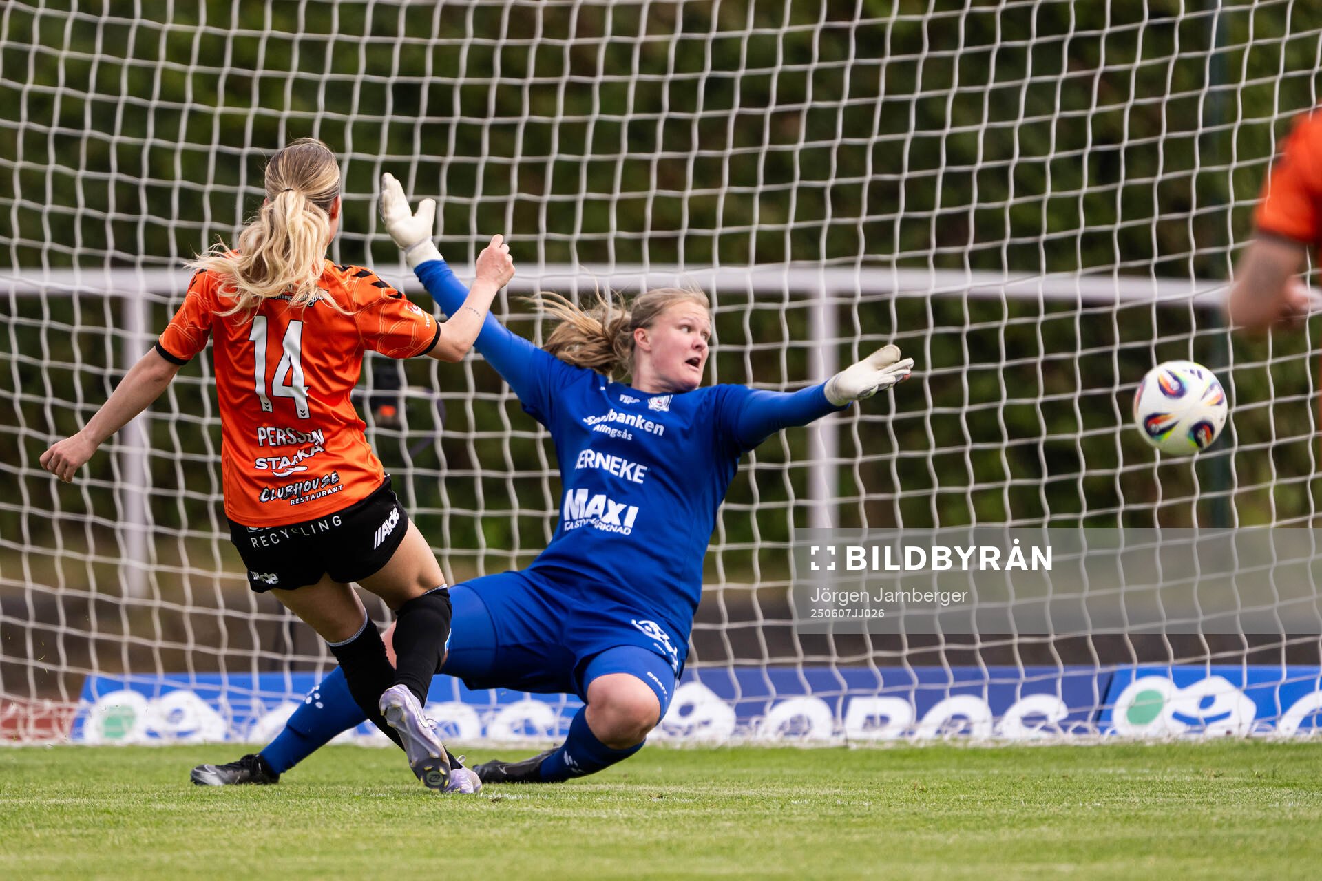 Kristianstads Tilda Persson gör 0-2 bakom Alingsås