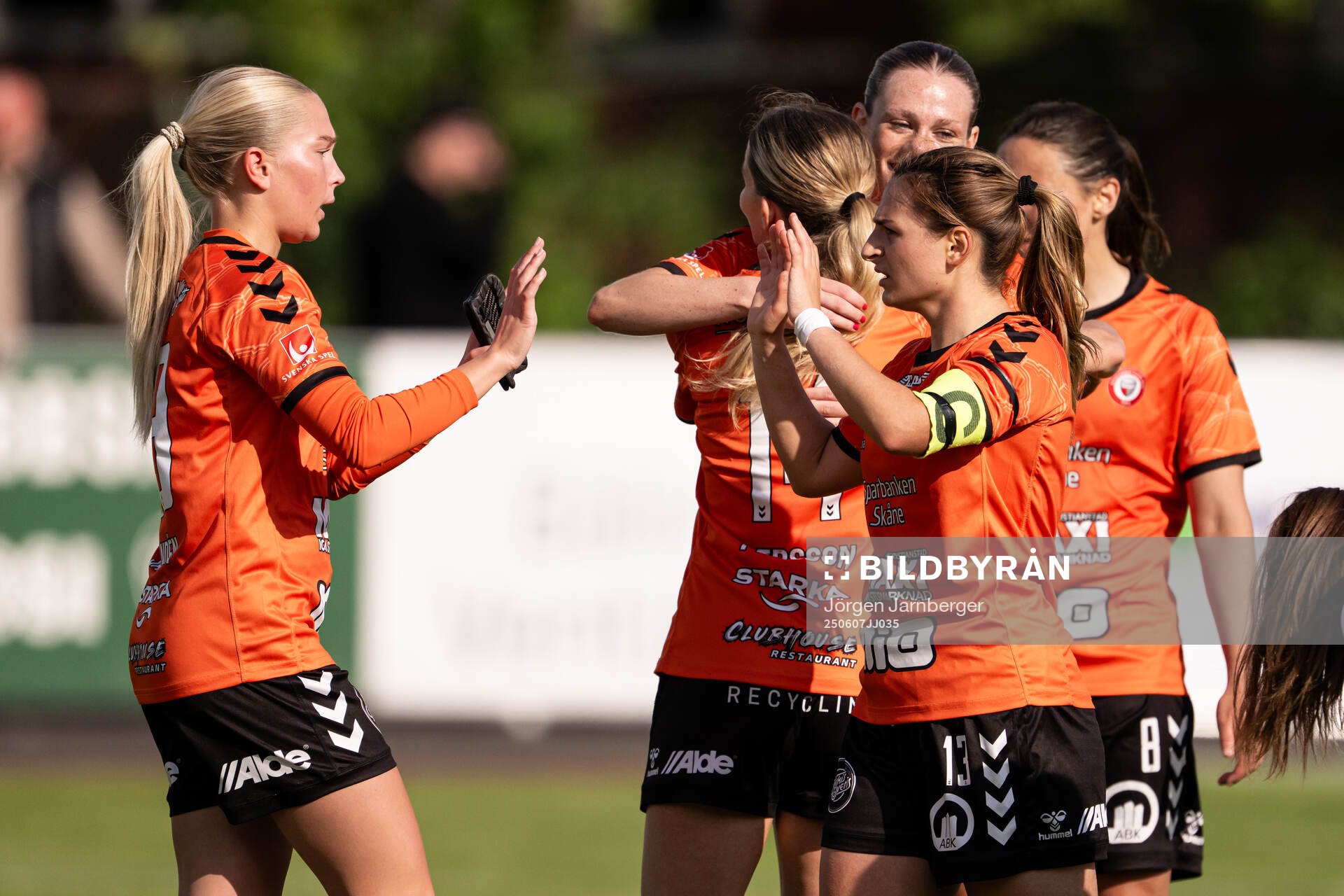 Kristianstads Beata Olsson och Emma Petrovic jublar