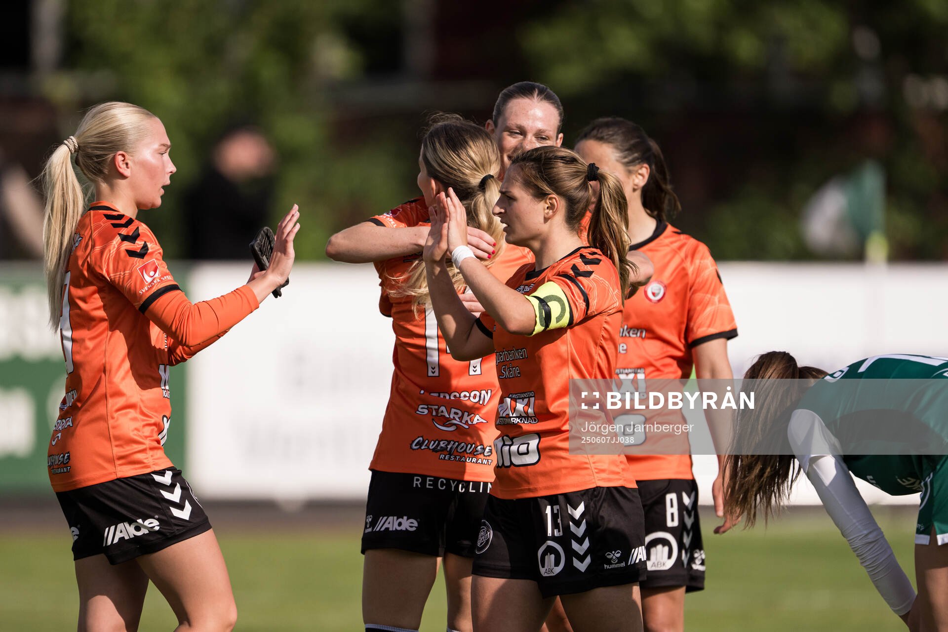 Kristianstads Beata Olsson and Emma Petrovic jublar