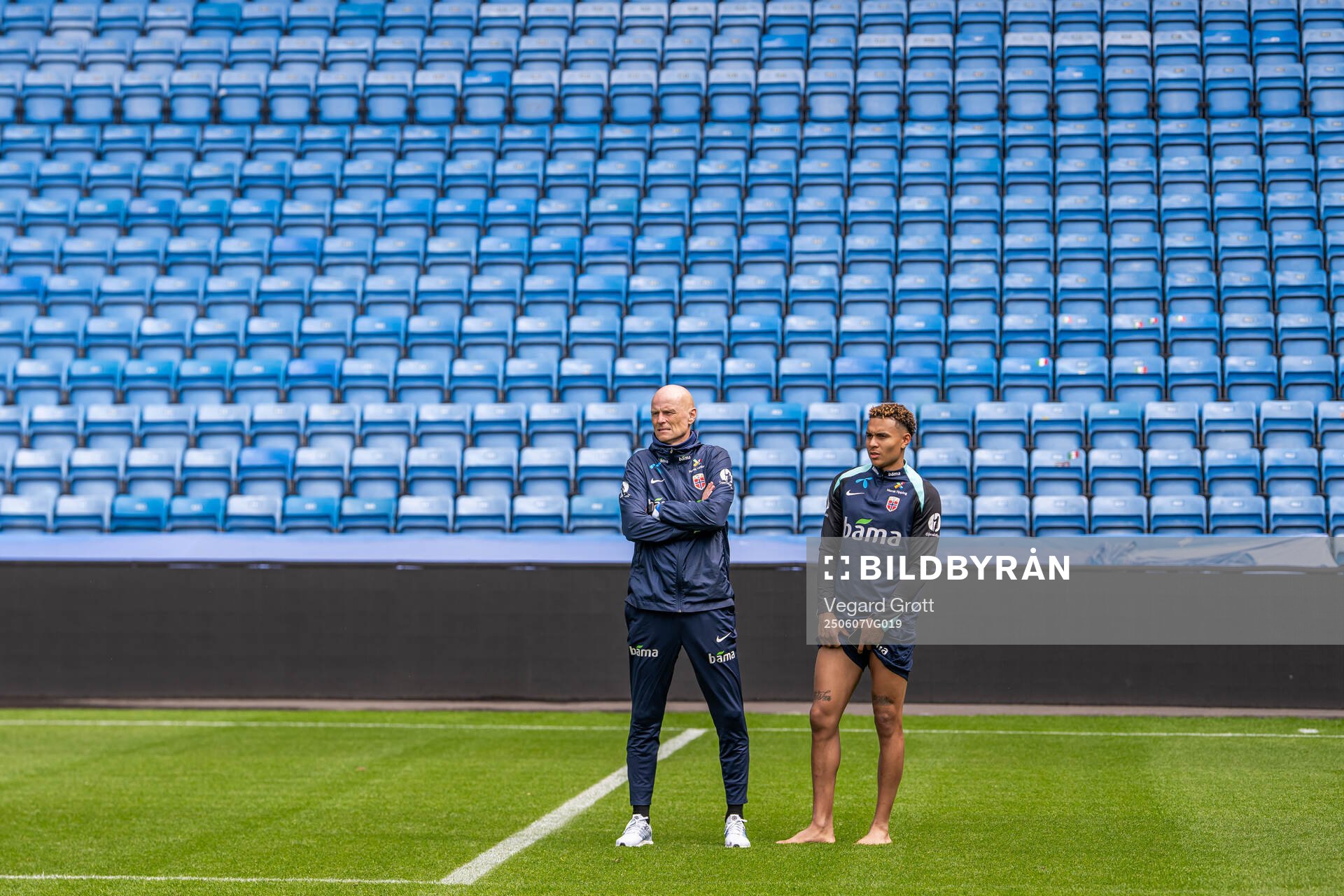 Head coach Ståle Solbakken and Antonio Nusa of the