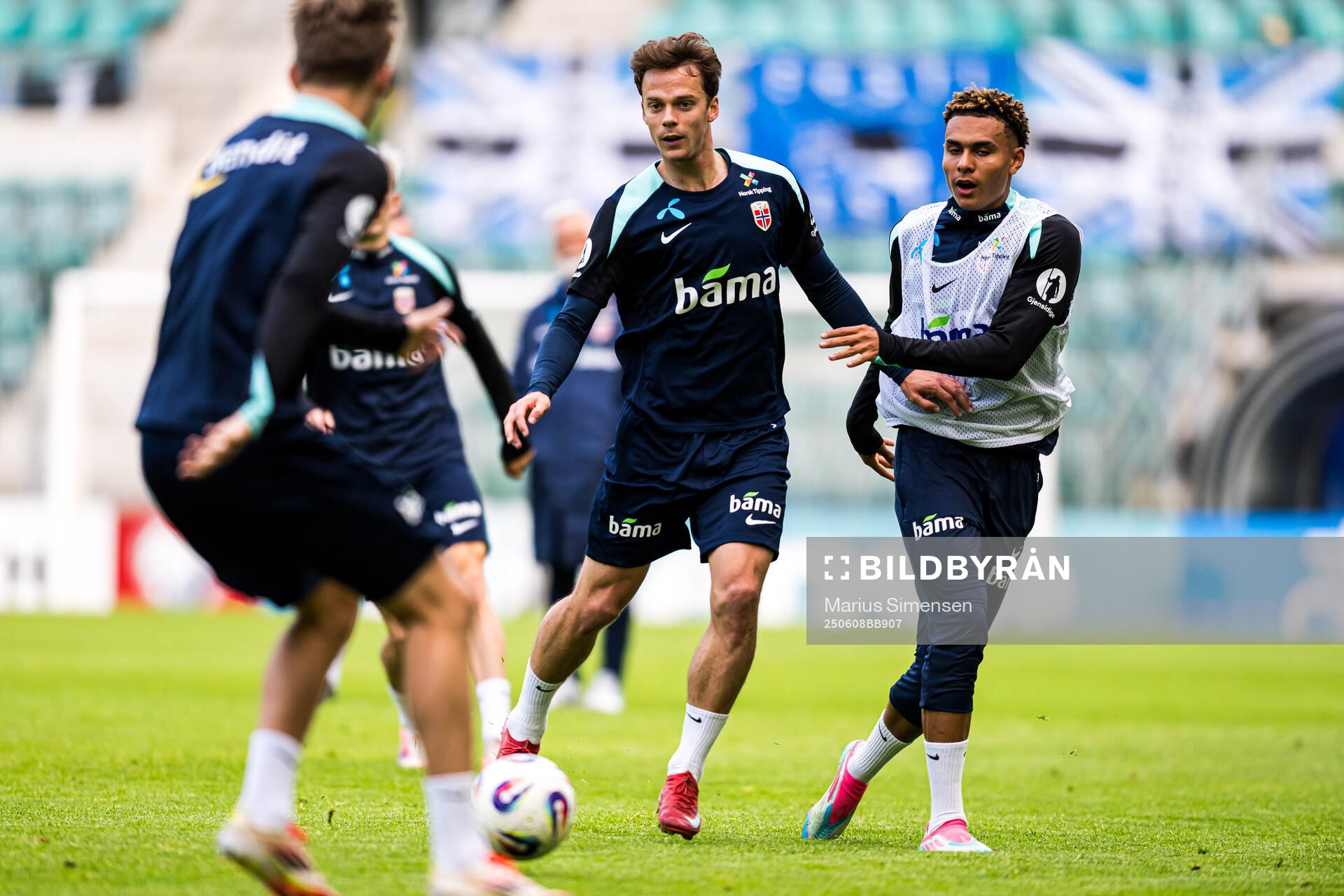 Felix Horn Myhre and Antonio Nusa of the Norwegian national