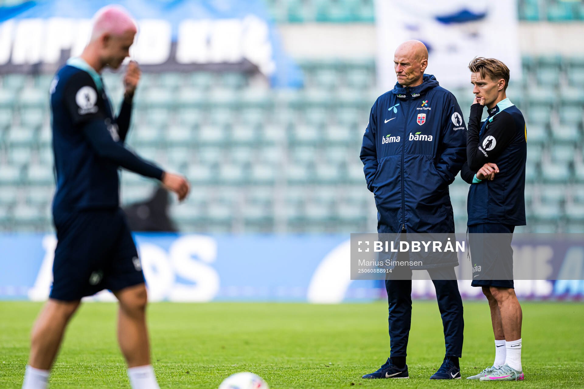 Head coach Ståle Solbakken and Martin Ødegaard of the