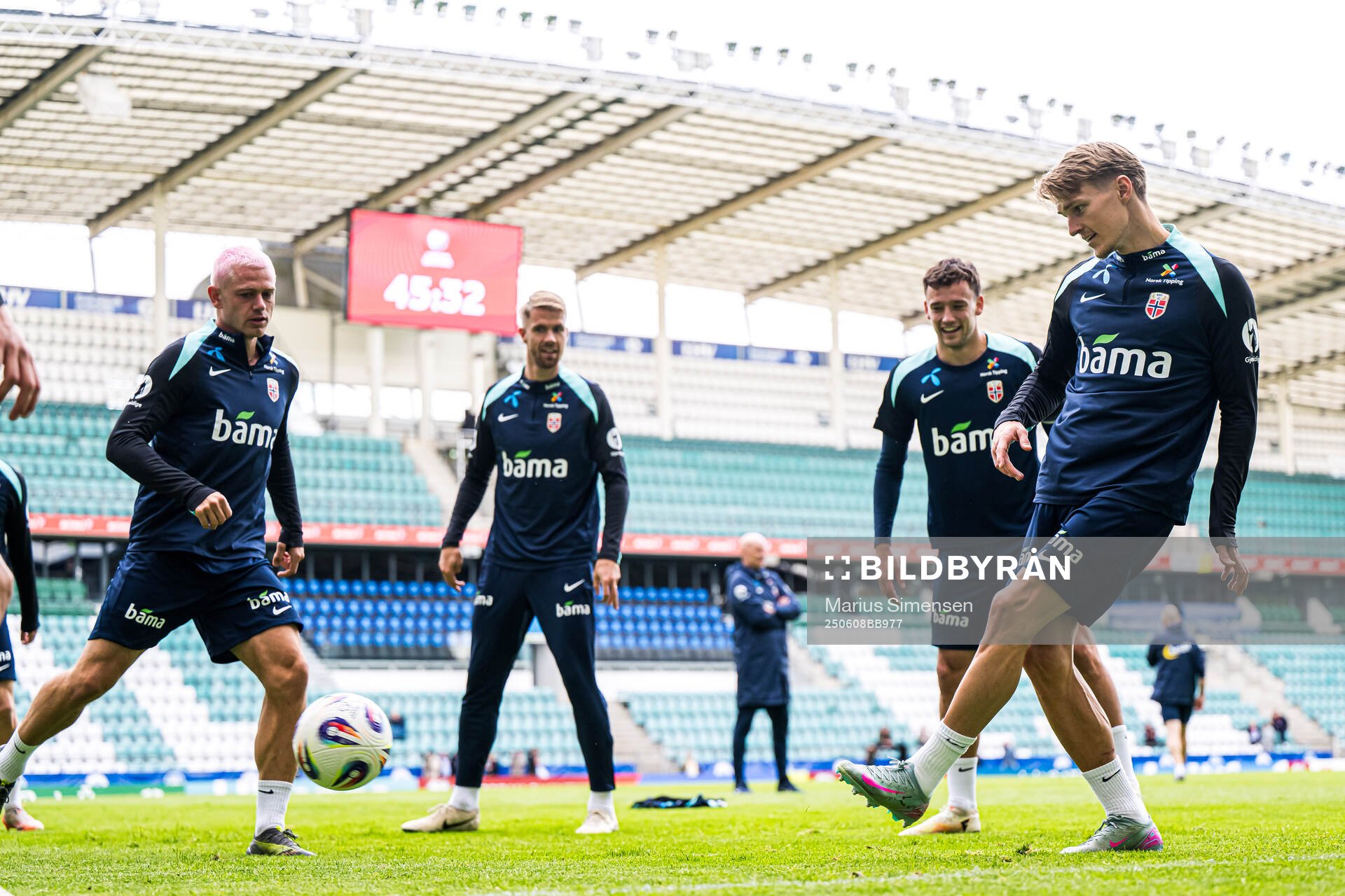 Julian Ryerson znd Martin Ødegaard of the Norwegian