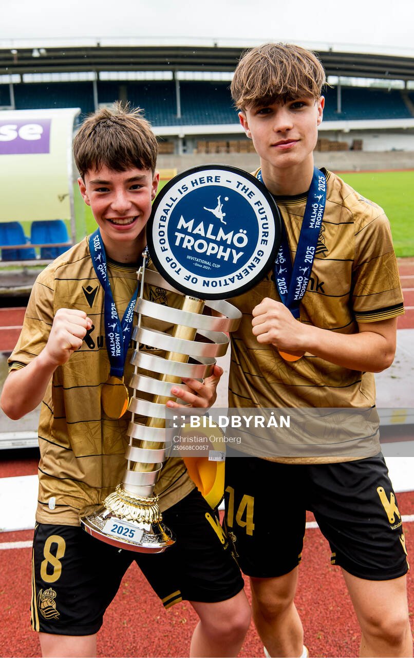 Real Sociedads Markel Oiarzabal och Pedro Ibanez jublar