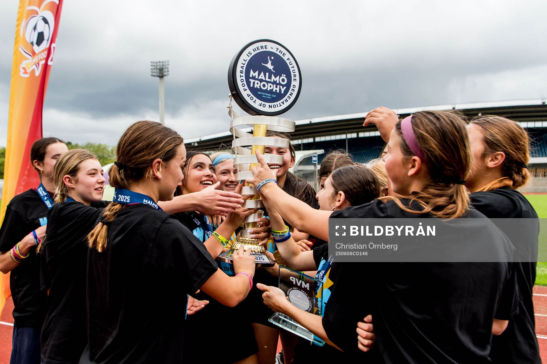 LA Breakers spelare tar emot pokalen