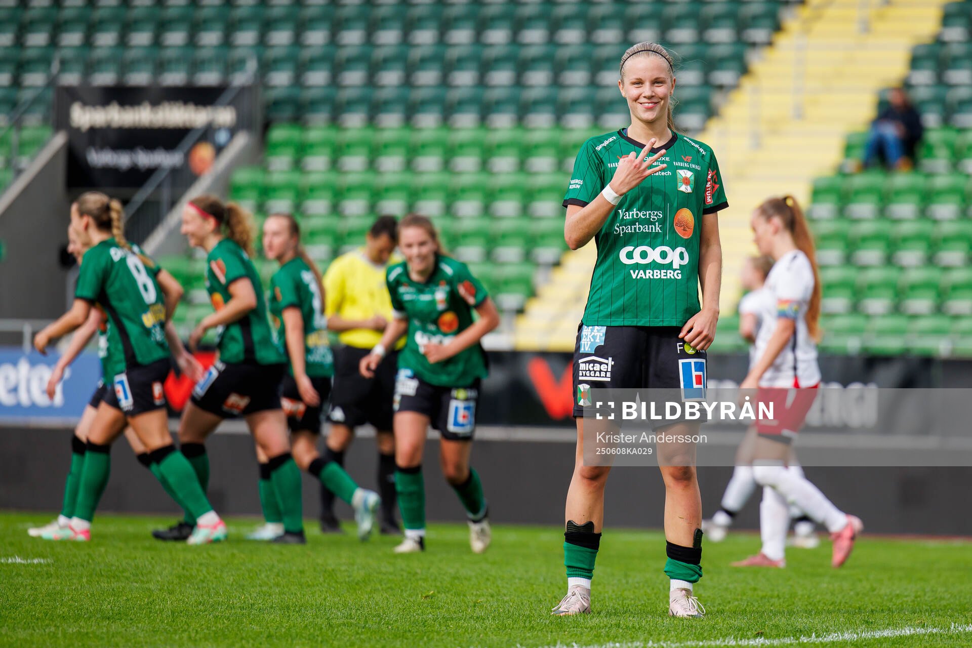 Varbergs Mollie Josefsson jublar