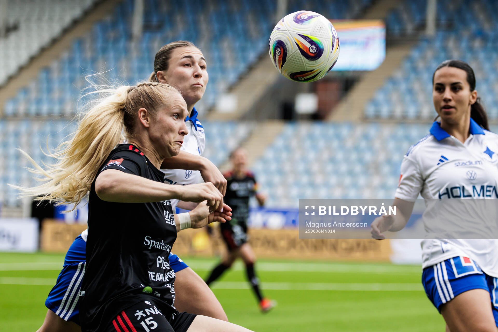 Piteås Maggy Henschler i en kamp mot IFK Norrköpings