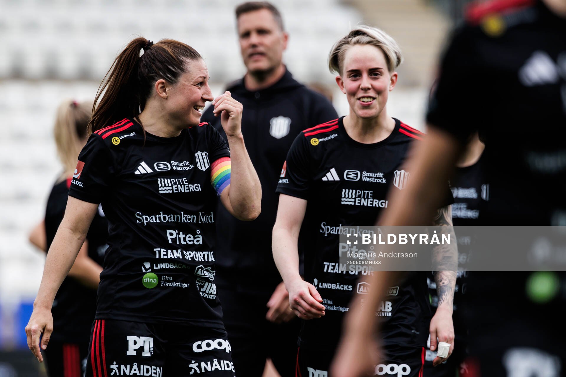 Piteås Josefin Johansson och Cecilia Edlund jublar
