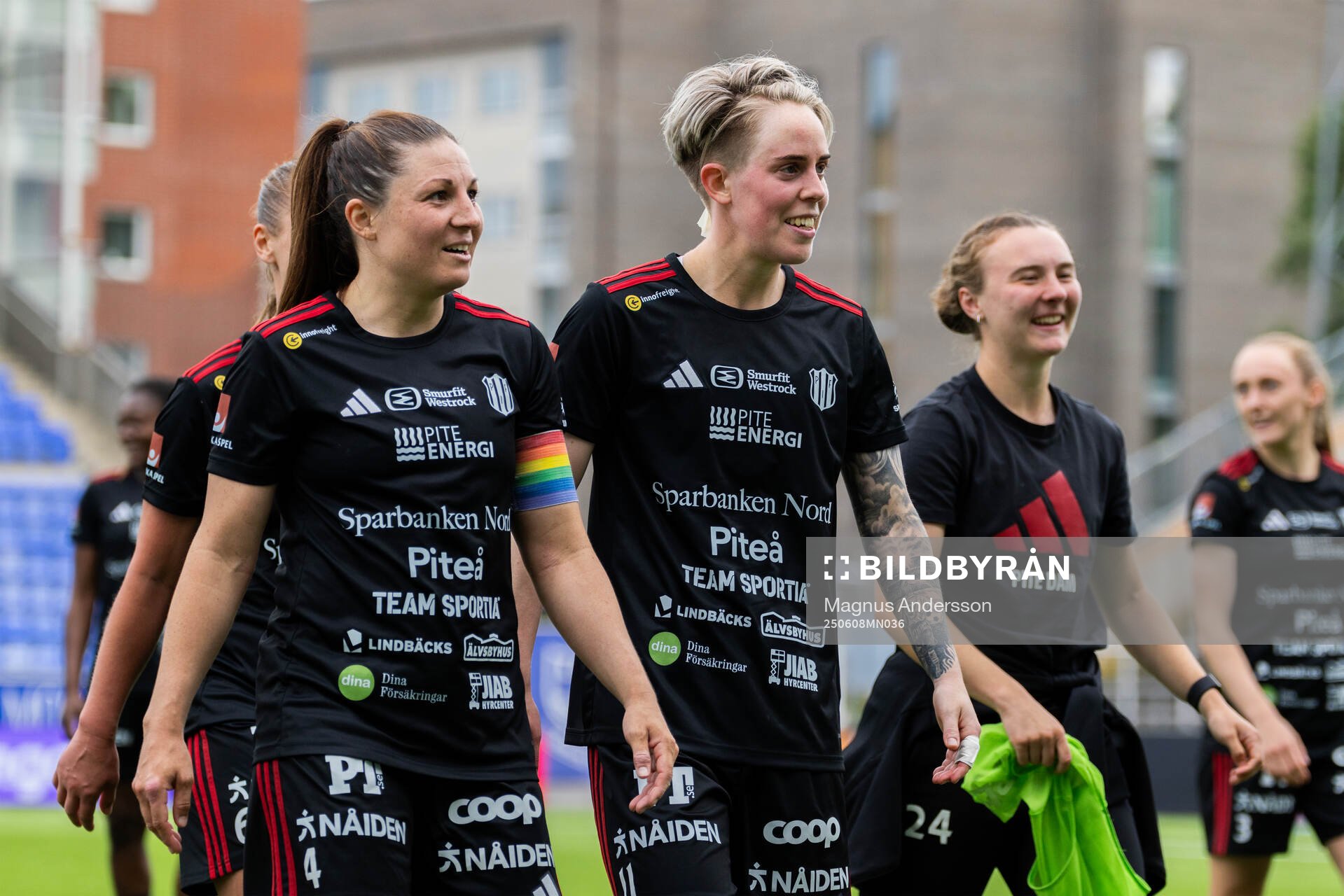 Piteås Josefin Johansson och Cecilia Edlund jublar