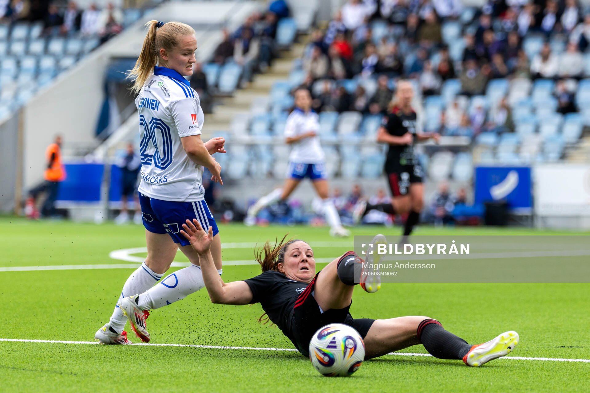 IFK Norrköpings Dana Leskinen och Piteås Josefin Johansson