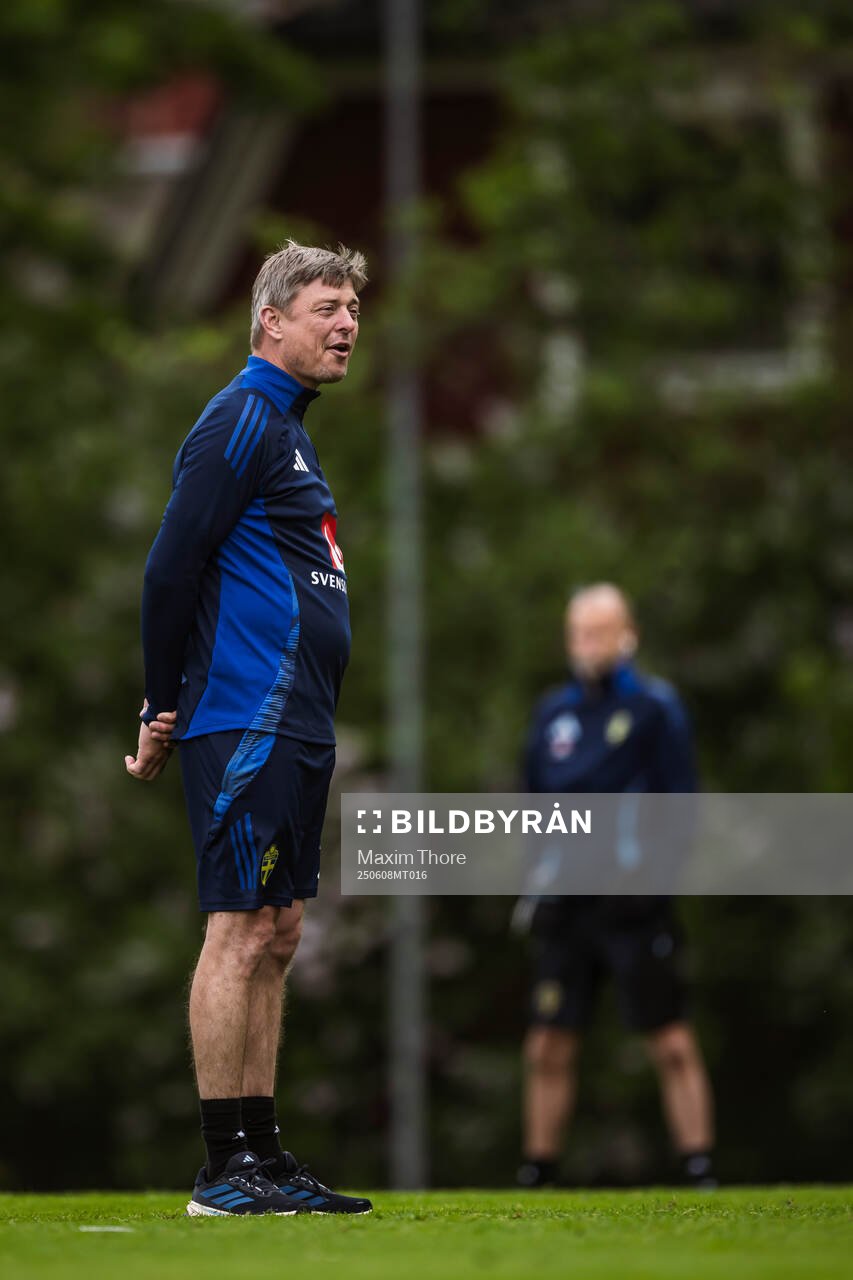 Head coach Jon Dahl Tomasson of the Swedish men's national