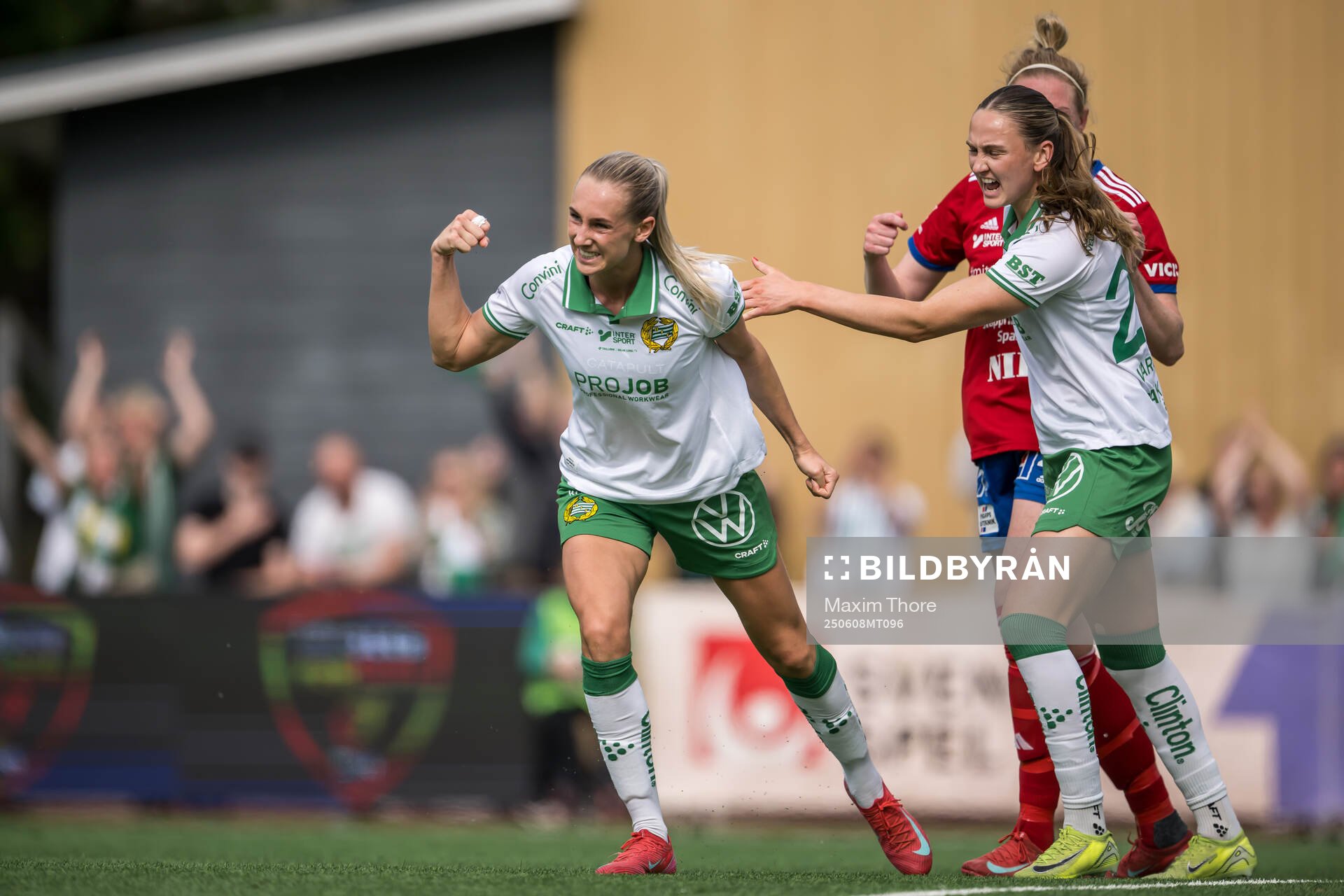 Hammarbys Ellen Wangerheim och Vilde Hasund jublar