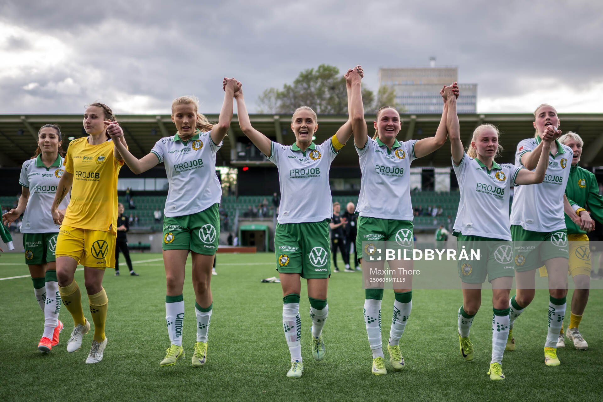 Hammarbys målvakt Anna Tamminen , Smilla Holmberg , Alice