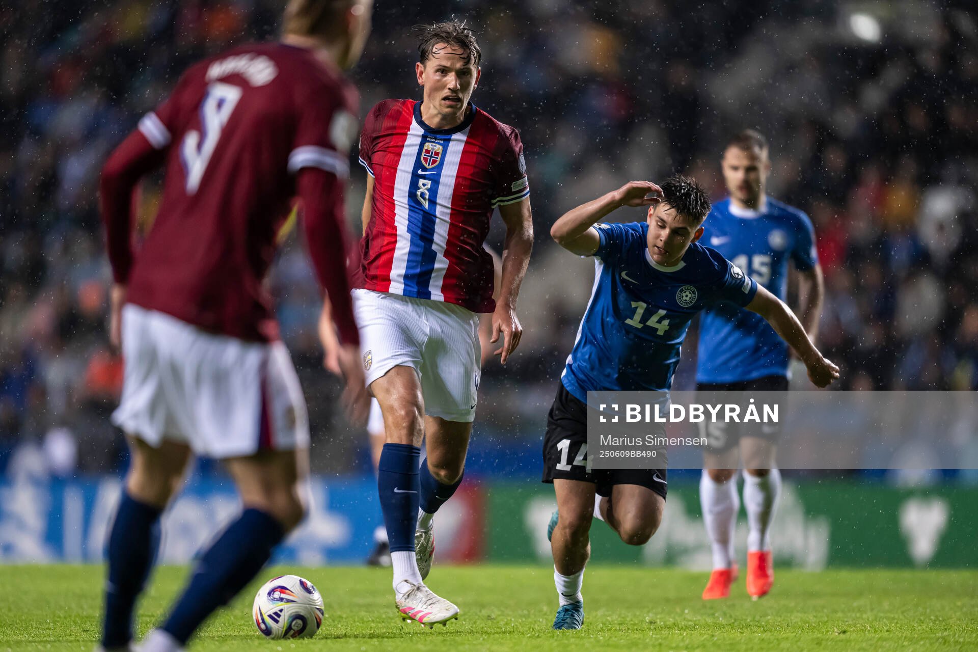Sander Berge of Norway and Patrik Kristal of Estonia