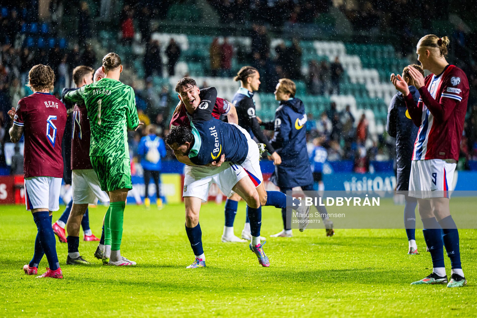 Jørgen Strand Larsen and Aron Dønnum of Norway celebrates