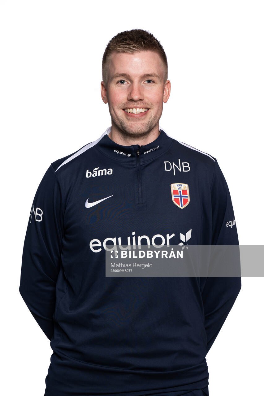 Head coach Even Sel of the Norwegian under-19 national