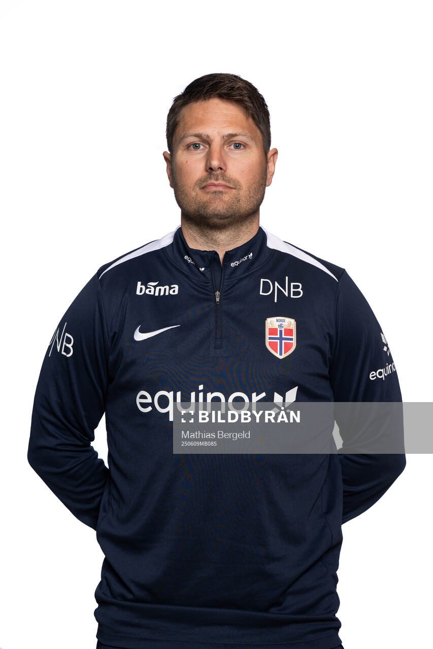 Physio Ørjan Sørhus of the Norwegian under-19 national