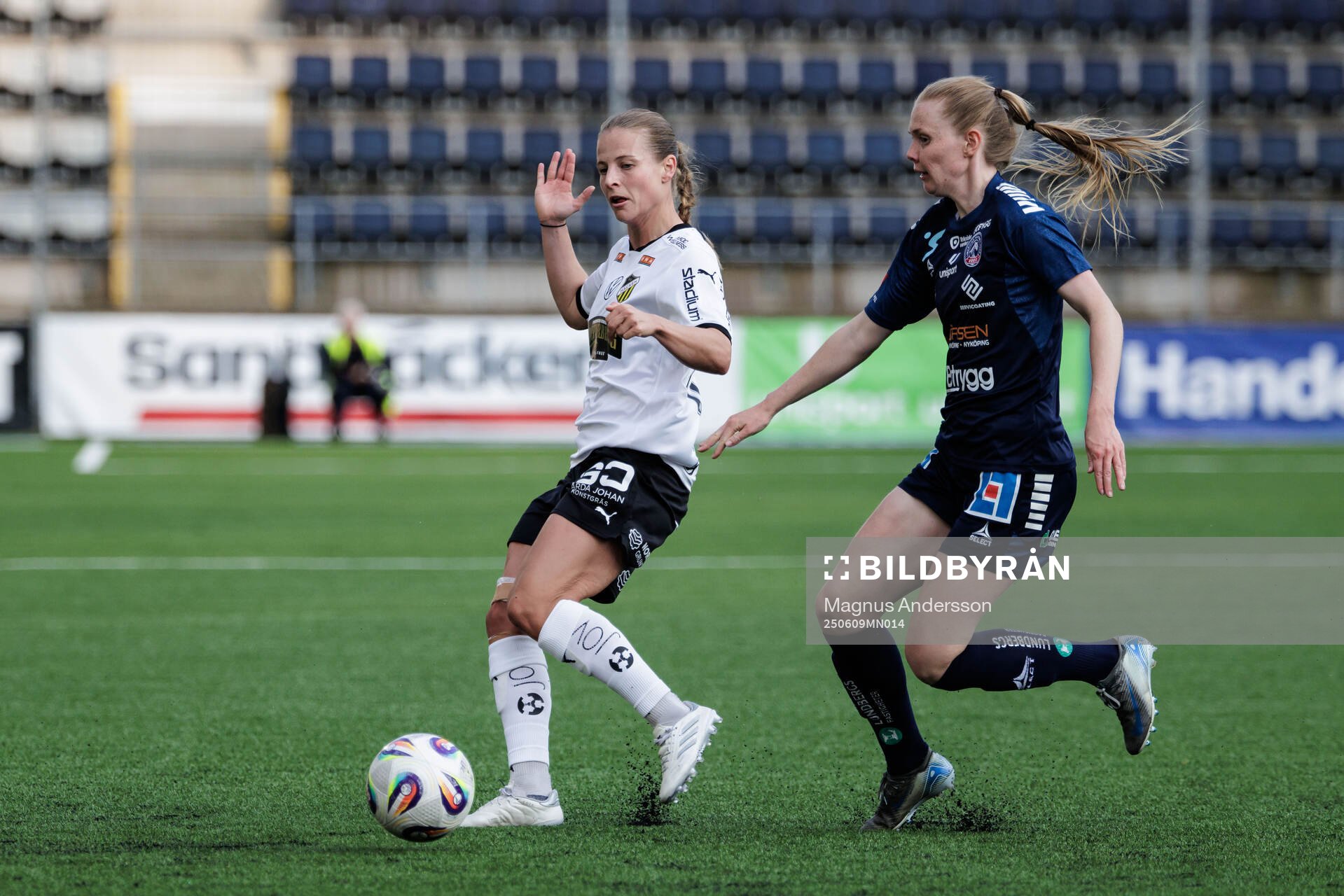 Häckens Anna Anvegård och Linköpings Malin Johnsen Brenn