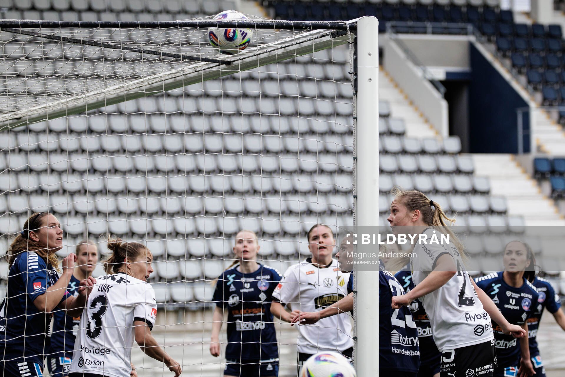 Häckens Alice Bergström jublar
