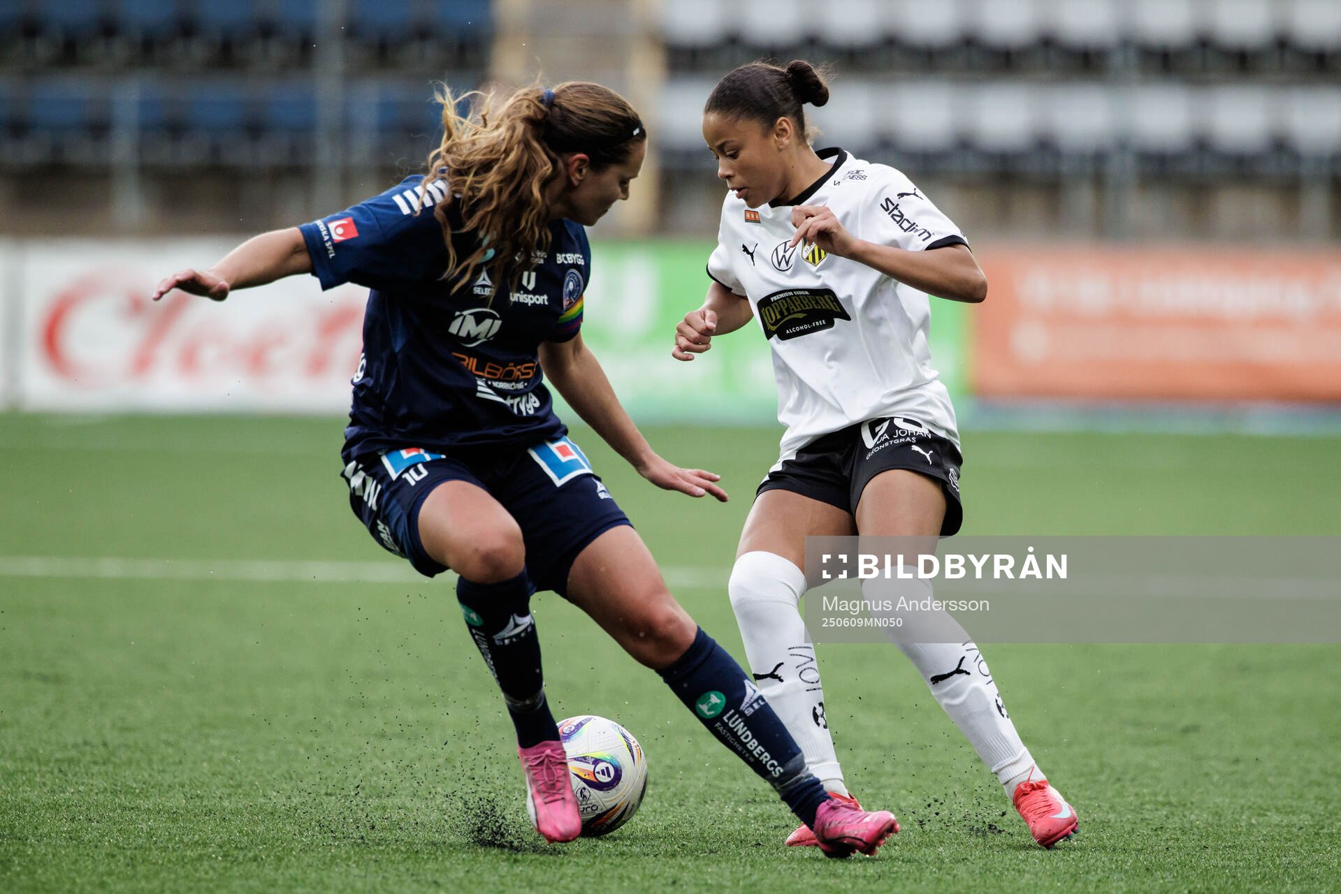 Linköpings Emma Lennartsson och Häckens Felicia Schröder