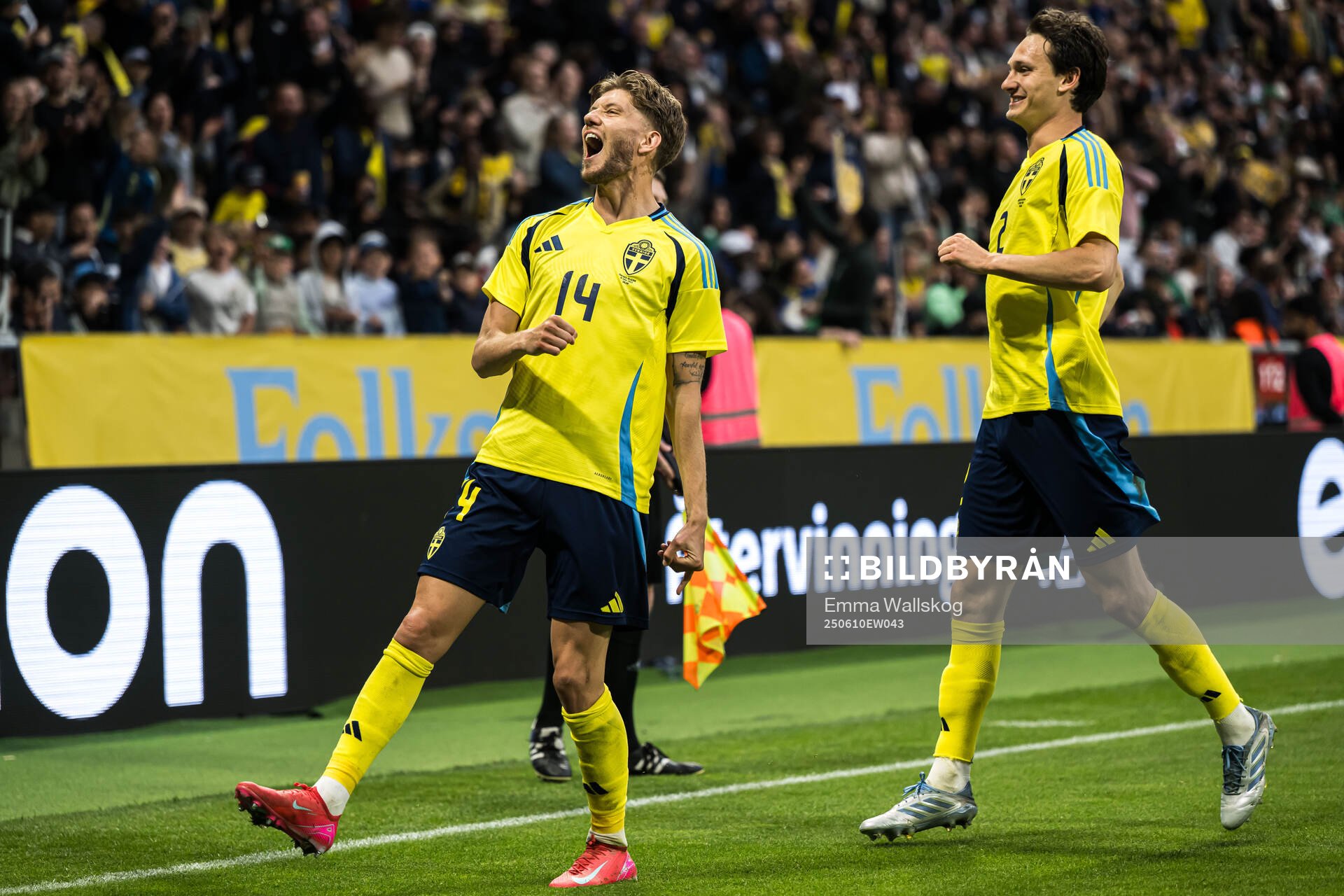 Anton Salétros and Hjalmar Ekdal of Sweden celebrating the