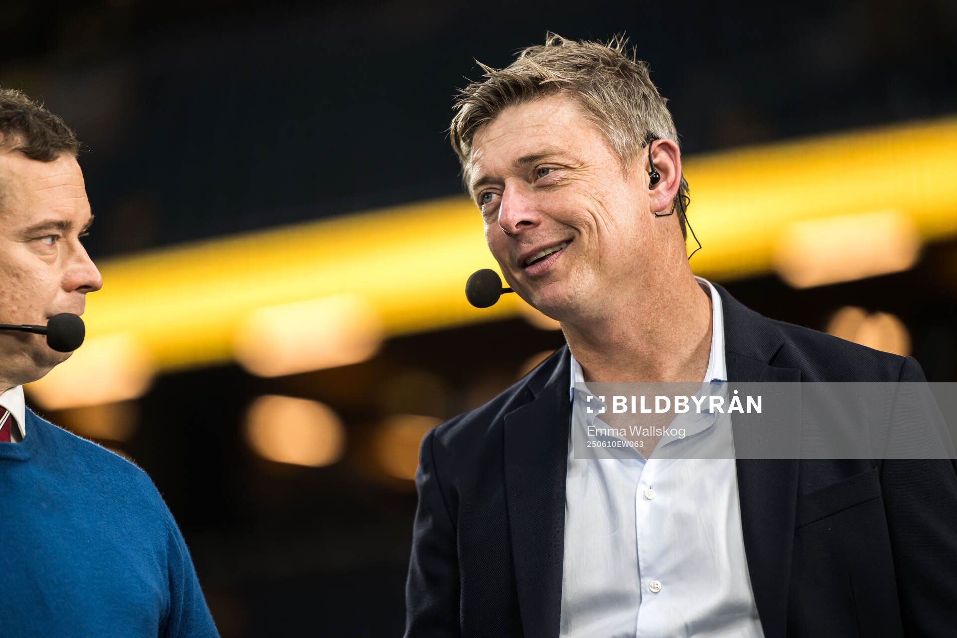 Erik Niva of Swedish broadcaster Viaplay and head coach Jon