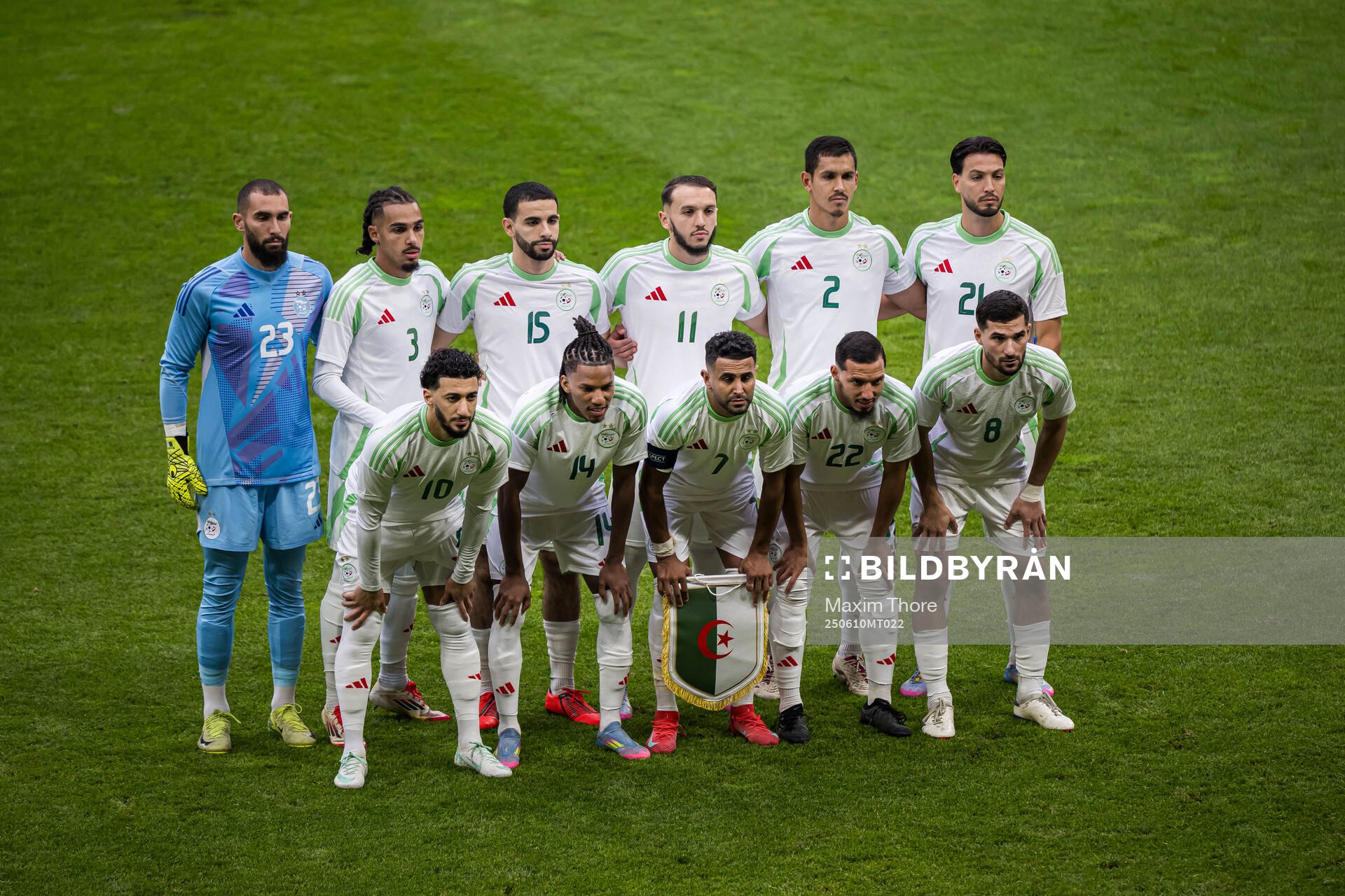 The starting eleven of Algeria pose for a team photo Top