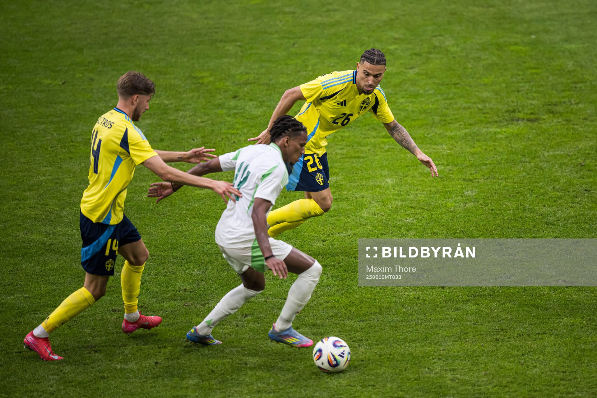 Anton Salétros and Jordan Larsson of Sweden against Hicham