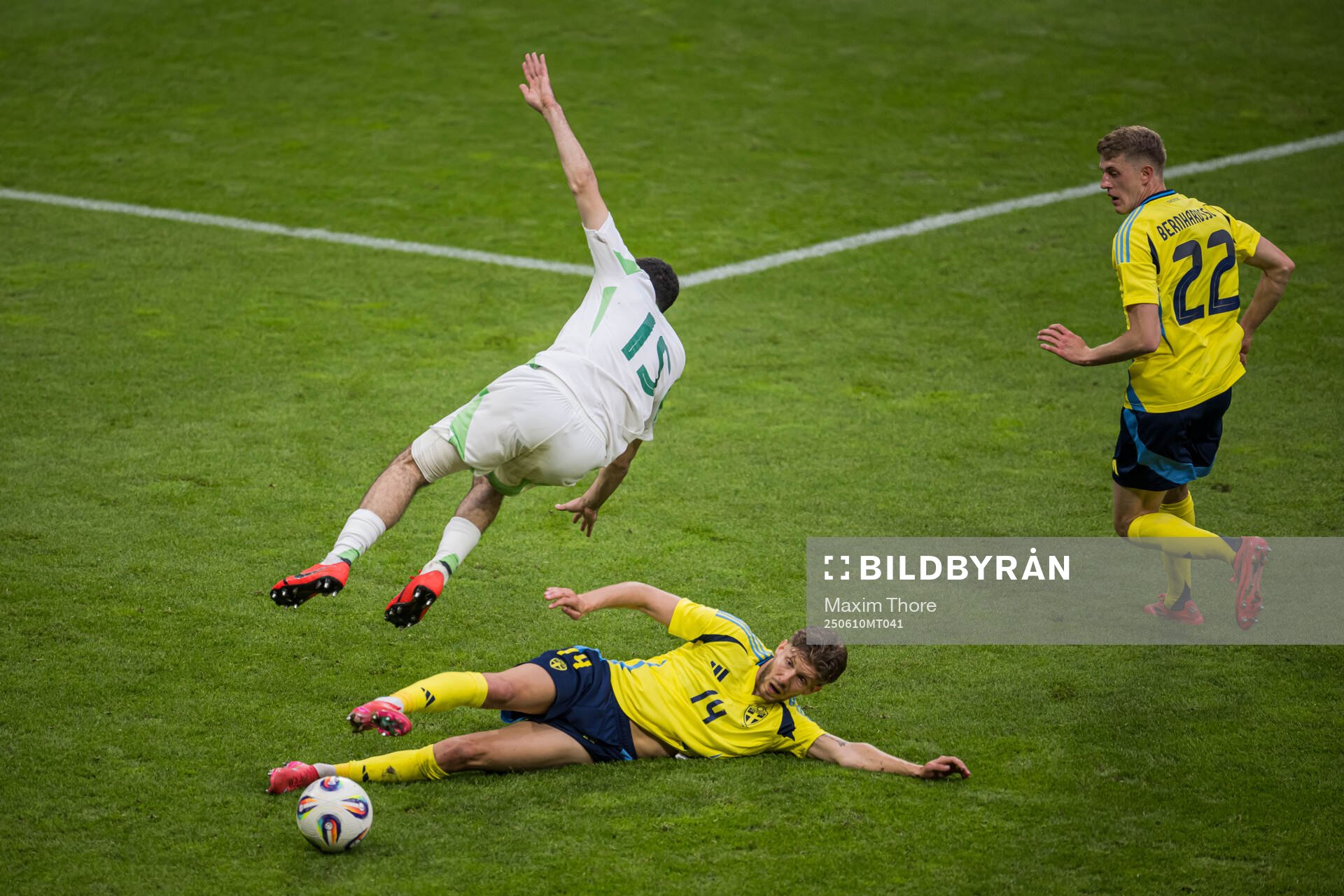 Rayan Ait Nouri of Algeria and Anton Salétros of Sweden
