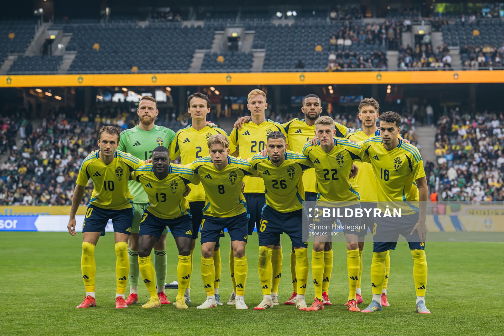 The starting eleven of Sweden pose for a team photo Top