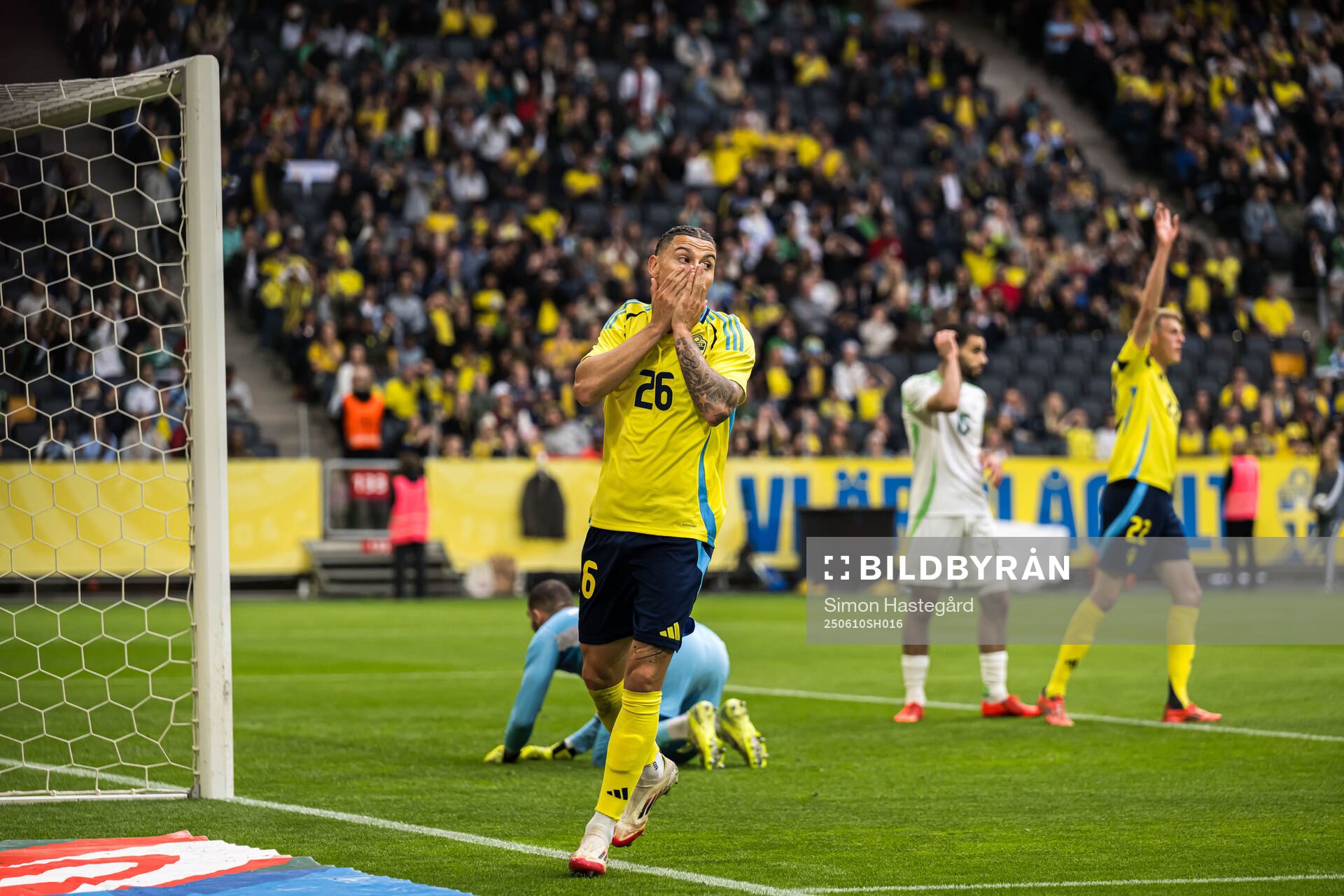 Jordan Larsson of Sweden looks dejected