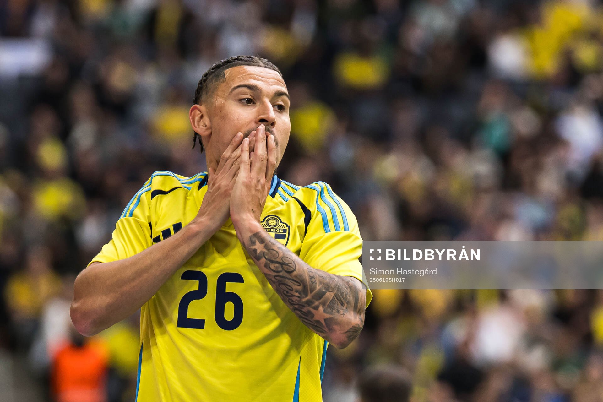 Jordan Larsson of Sweden looks dejected