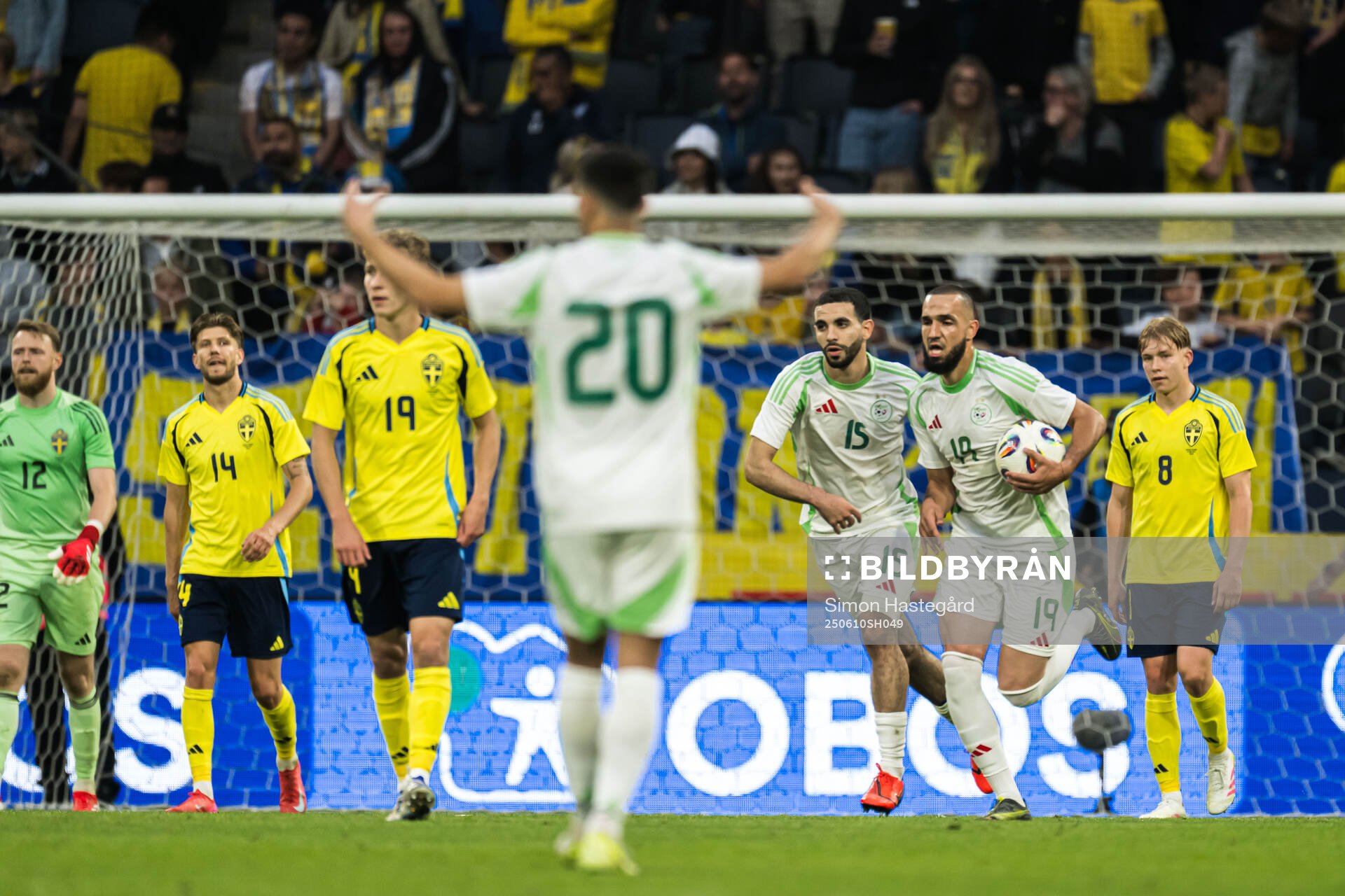 Rayan Ait Nouri and Nabil Bentaleb of Algeria celebrate the