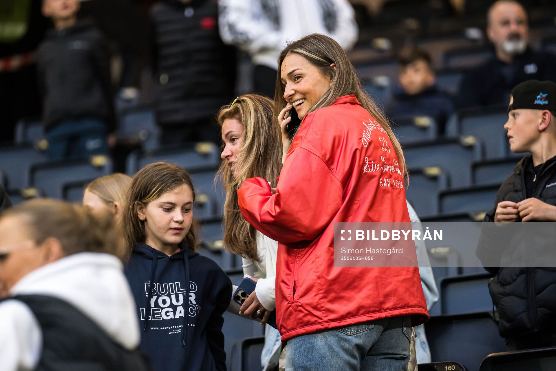 Eldina Ahmic and Sandra Kulusevska in the stands
