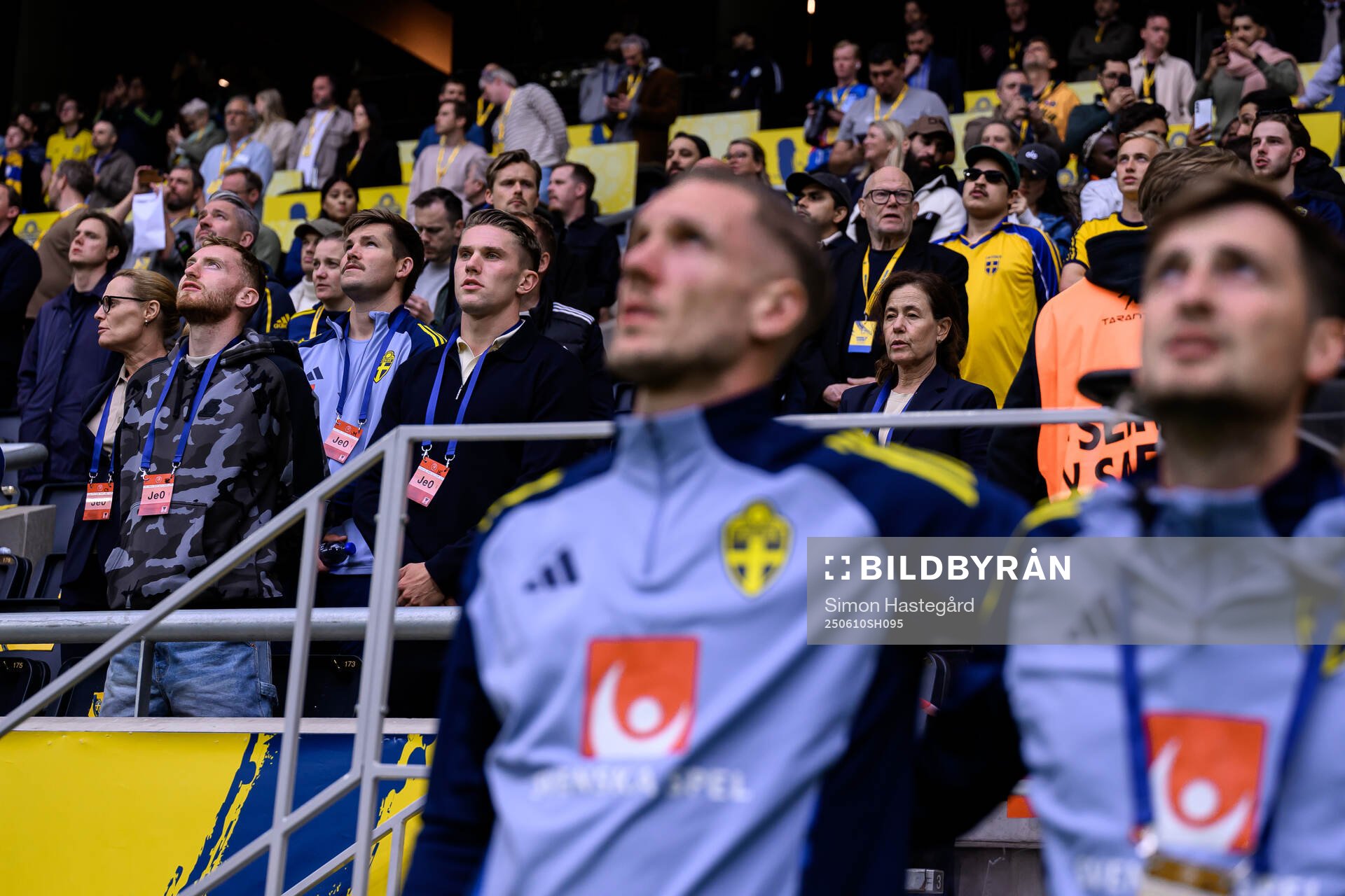 Dejan Kulusevski and Viktor Gyökeres in the stands