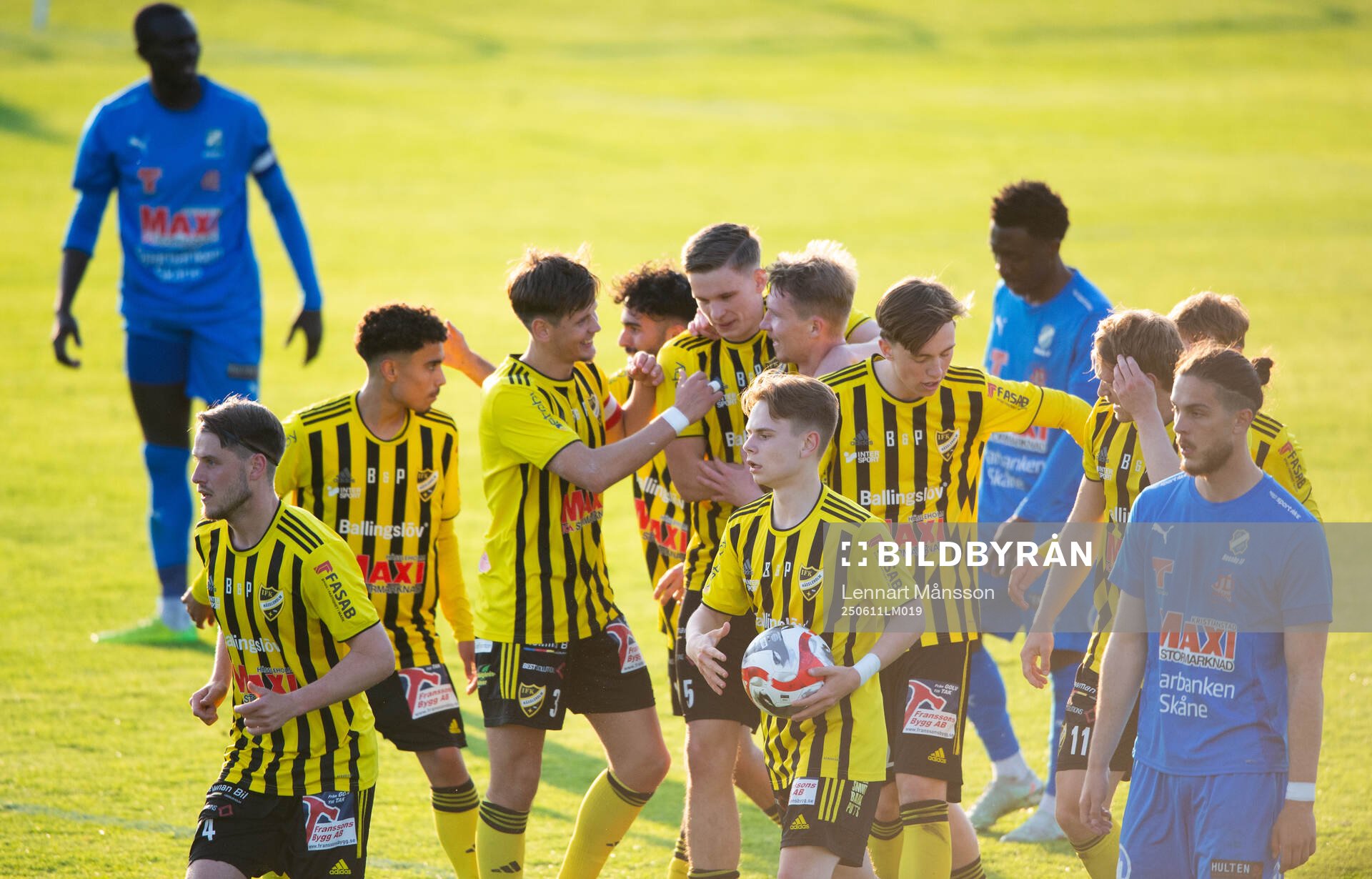 IFK Hässleholms jublar över 1-1 i matchen i division 2