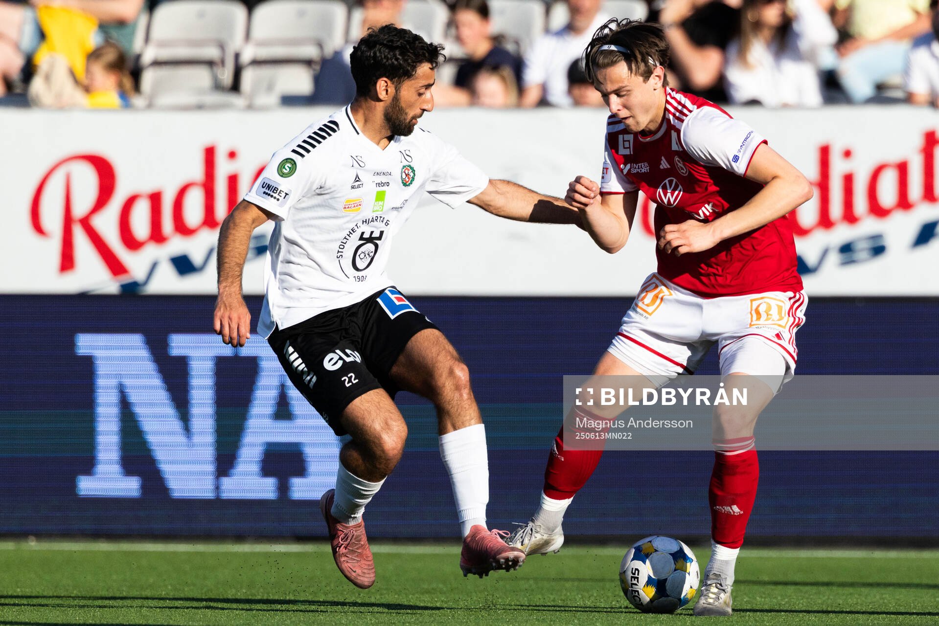 Örebros Lucas Shlimon och Sandvikens IFs Oscar Sjöstrand