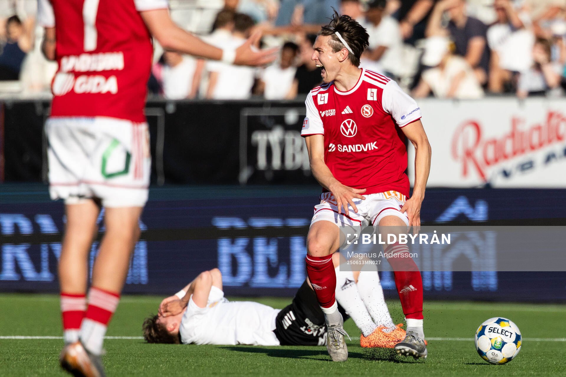Sandvikens IFs Oscar Sjöstrand reagerar